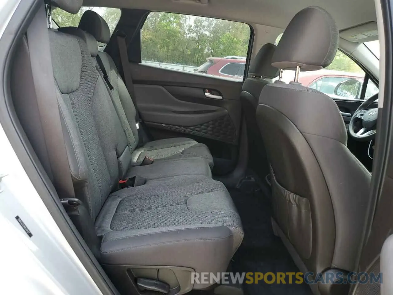 10 Photograph of a damaged car 5NMS23AD5KH119137 HYUNDAI SANTA FE 2019