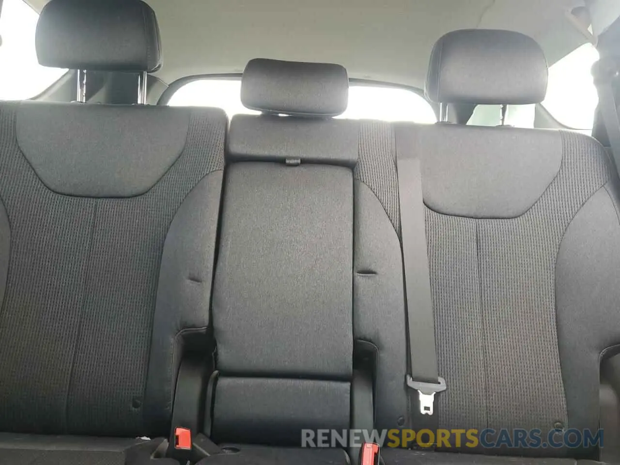 10 Photograph of a damaged car 5NMS23AD5KH128369 HYUNDAI SANTA FE 2019