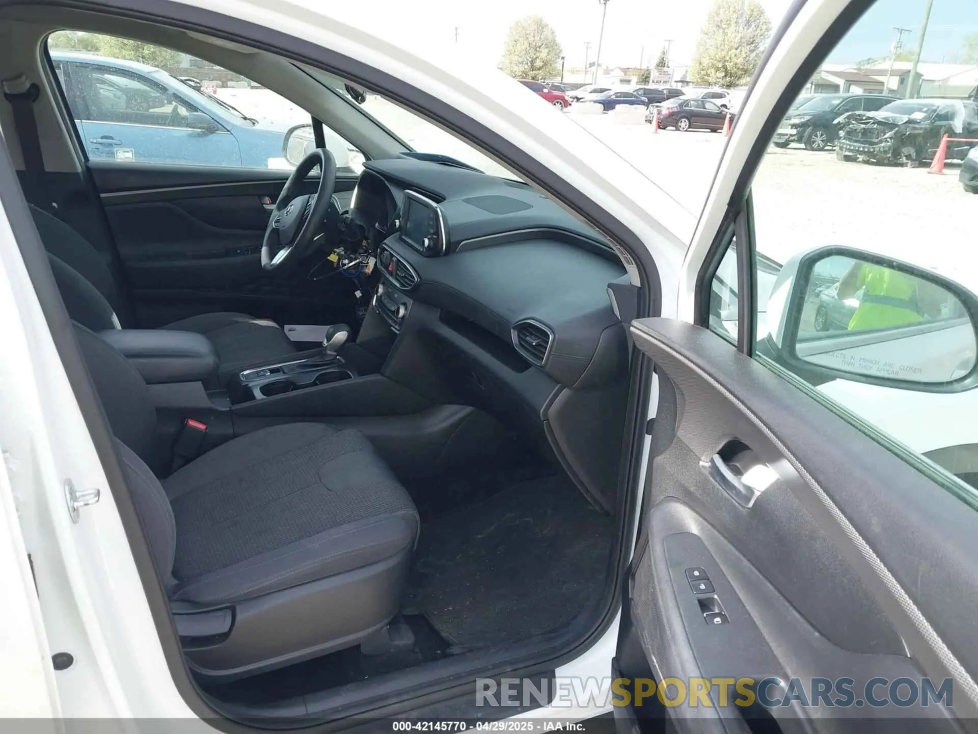 5 Photograph of a damaged car 5NMS23AD6KH049132 HYUNDAI SANTA FE 2019