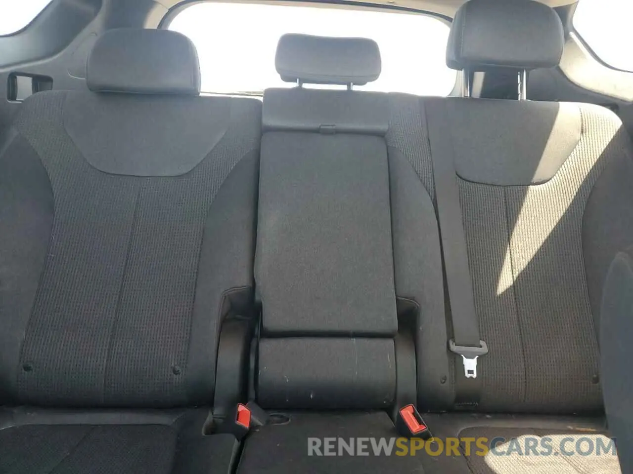 10 Photograph of a damaged car 5NMS23AD6KH083202 HYUNDAI SANTA FE 2019