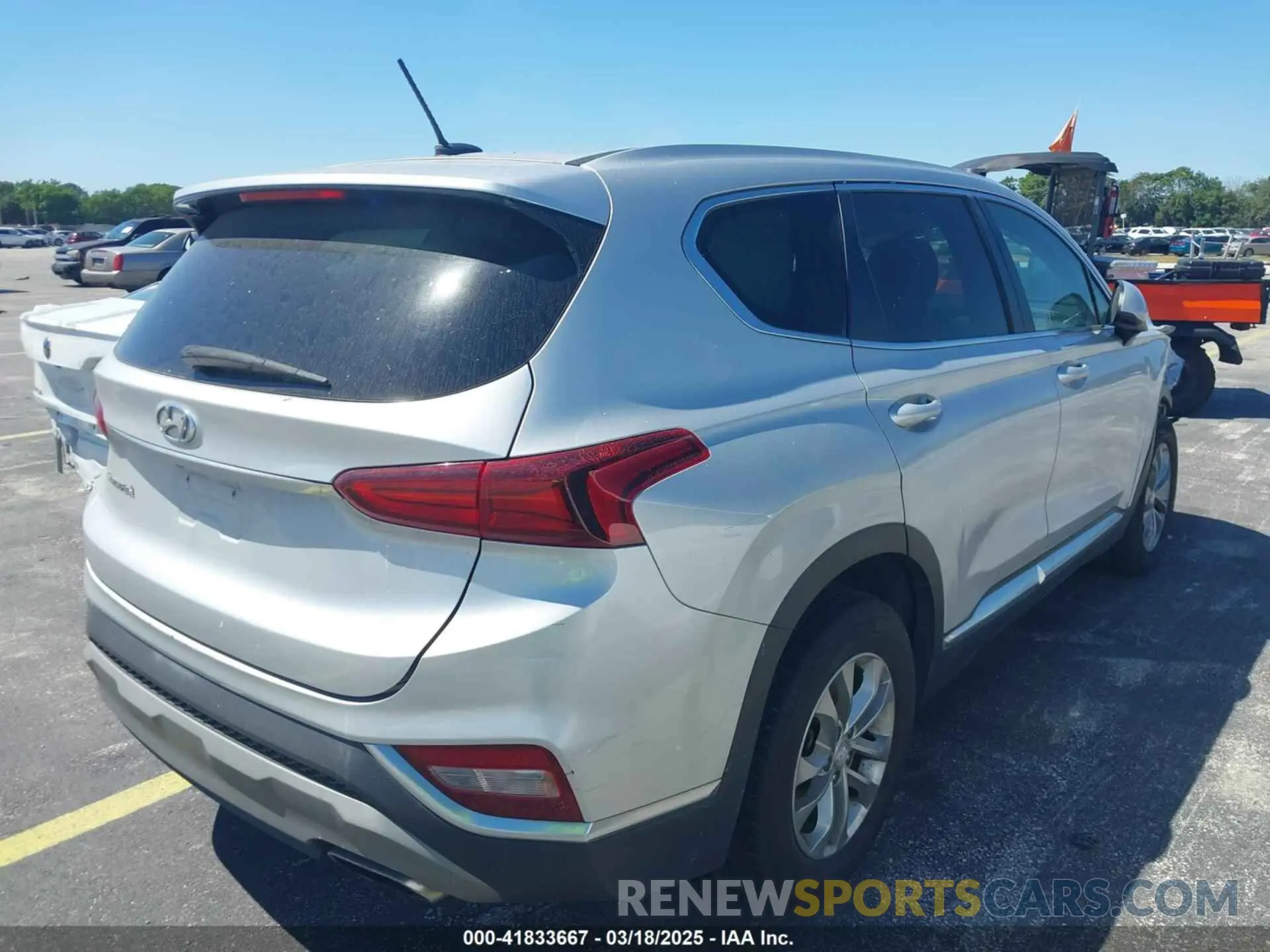4 Photograph of a damaged car 5NMS23AD6KH085029 HYUNDAI SANTA FE 2019