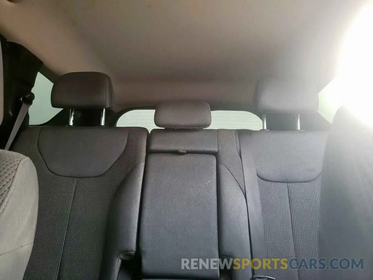 10 Photograph of a damaged car 5NMS23AD6KH089341 HYUNDAI SANTA FE 2019