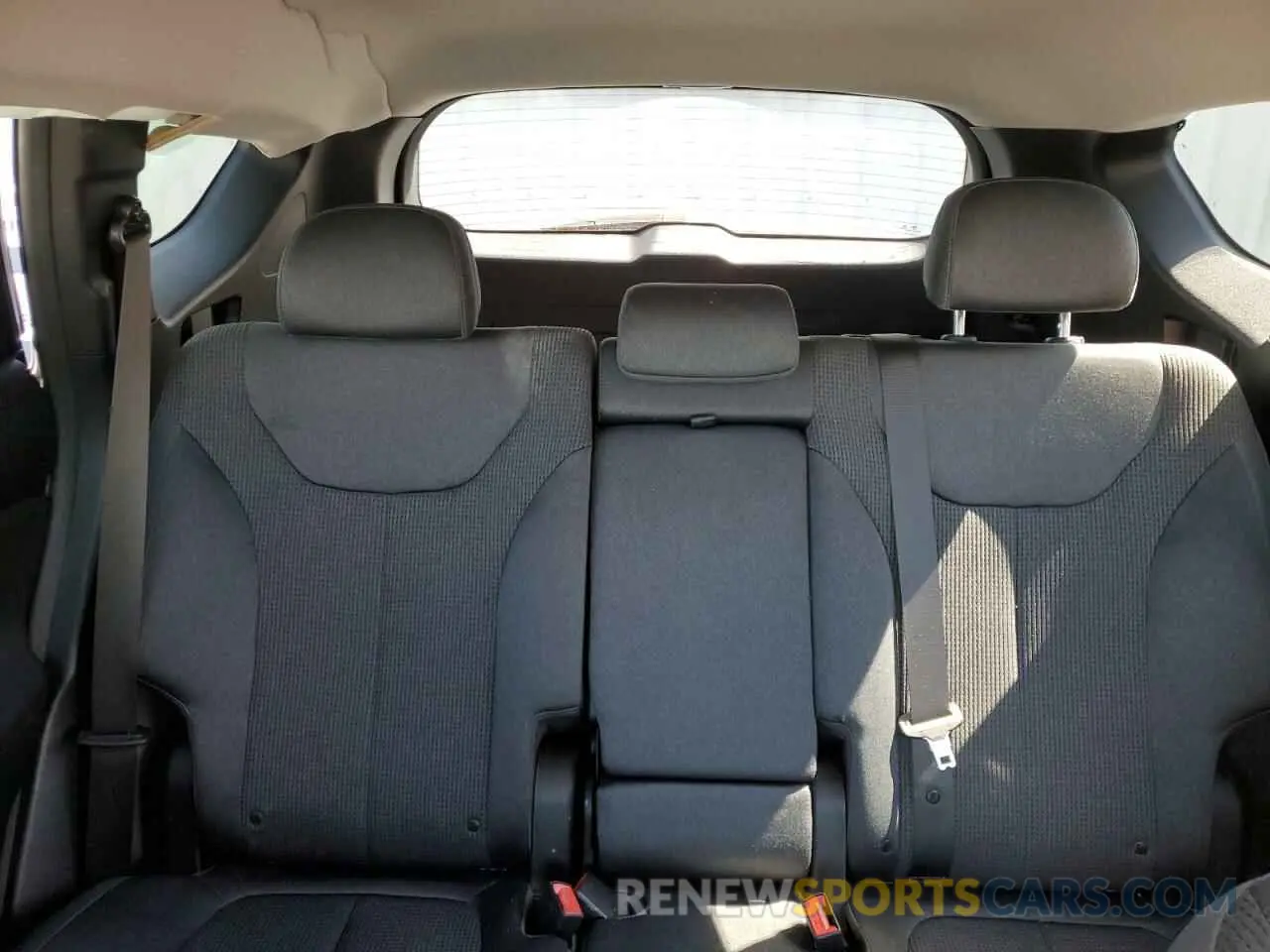 10 Photograph of a damaged car 5NMS23AD6KH104064 HYUNDAI SANTA FE 2019
