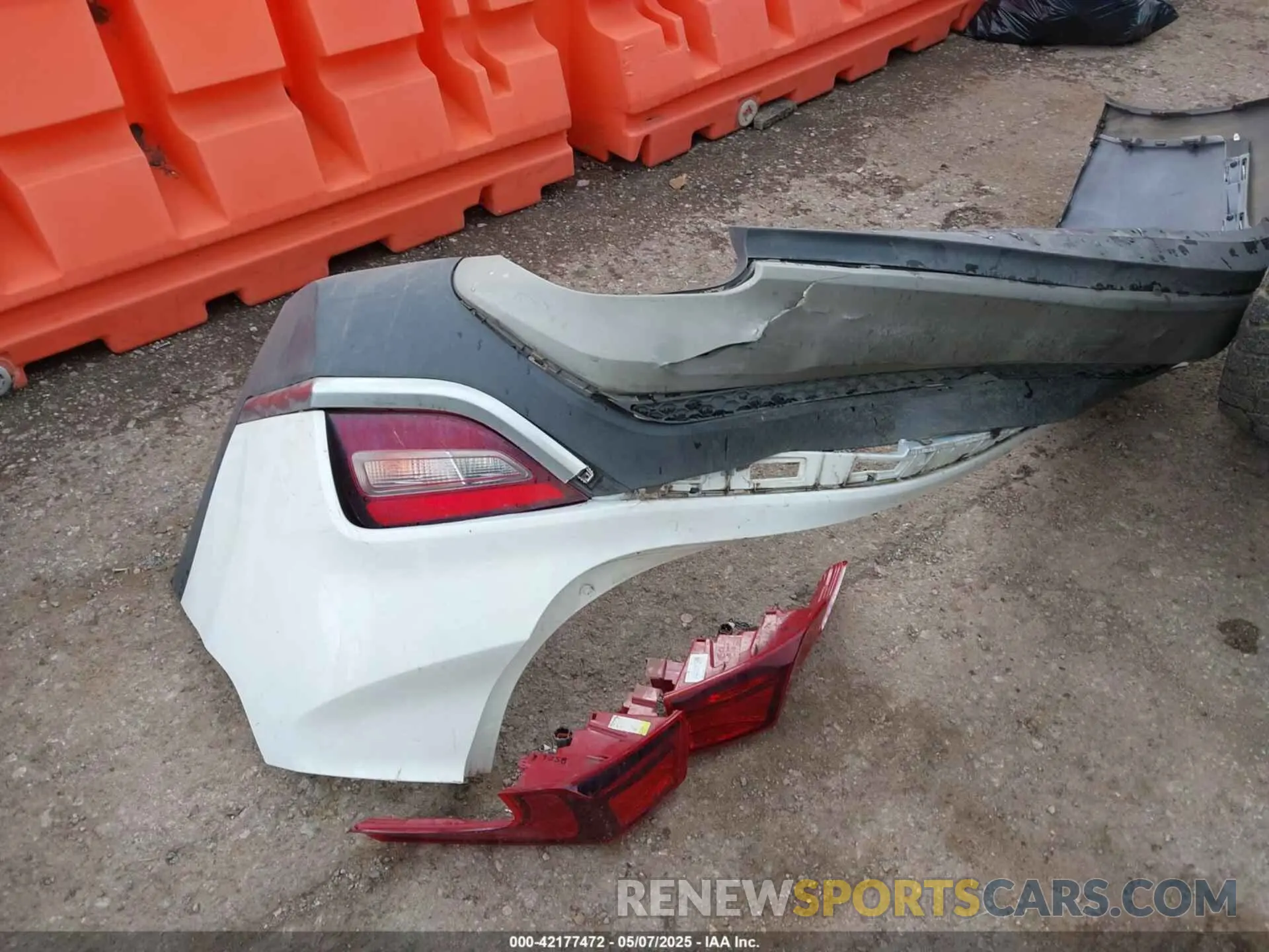 12 Photograph of a damaged car 5NMS23AD7KH110388 HYUNDAI SANTA FE 2019