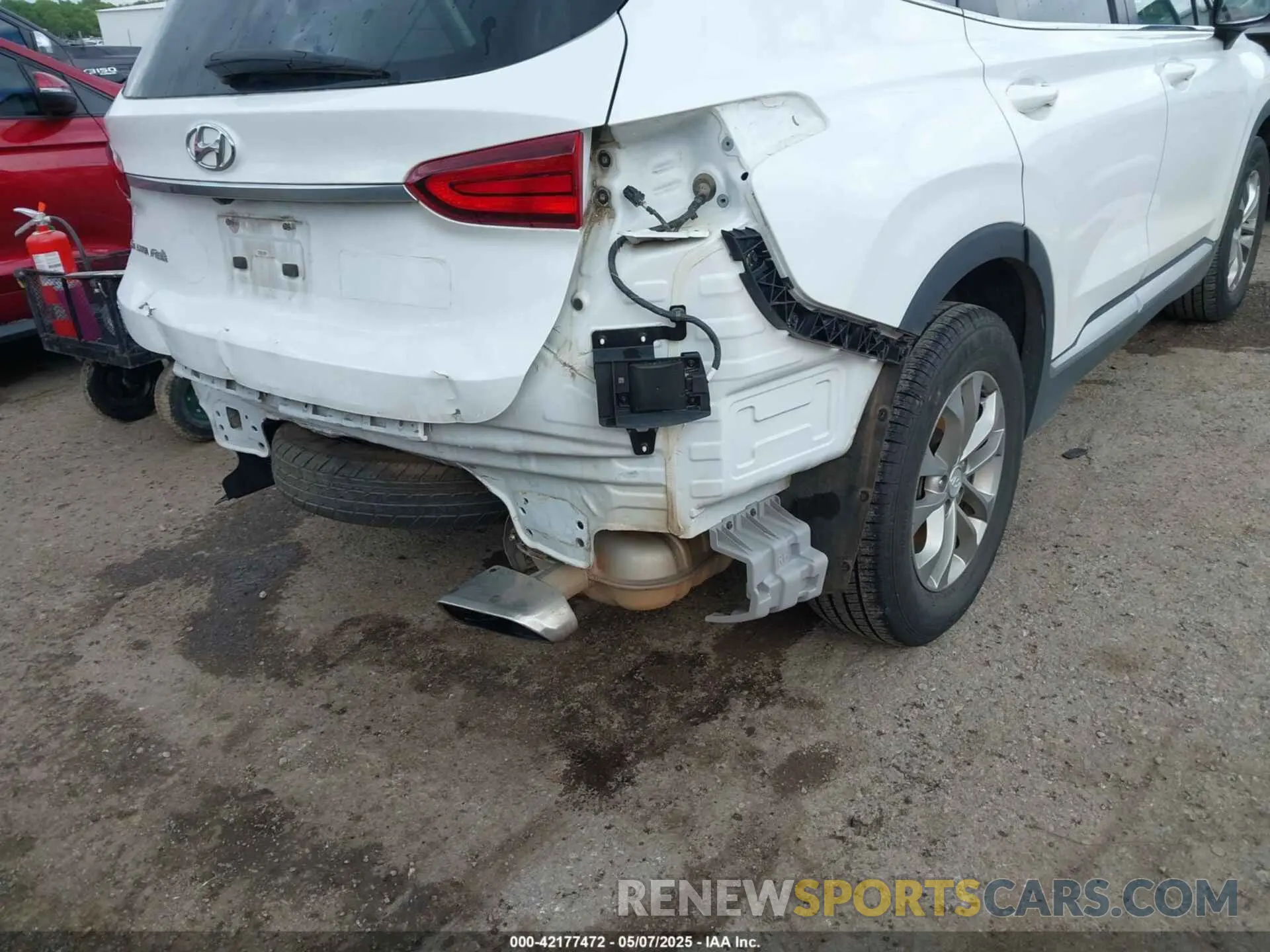 18 Photograph of a damaged car 5NMS23AD7KH110388 HYUNDAI SANTA FE 2019