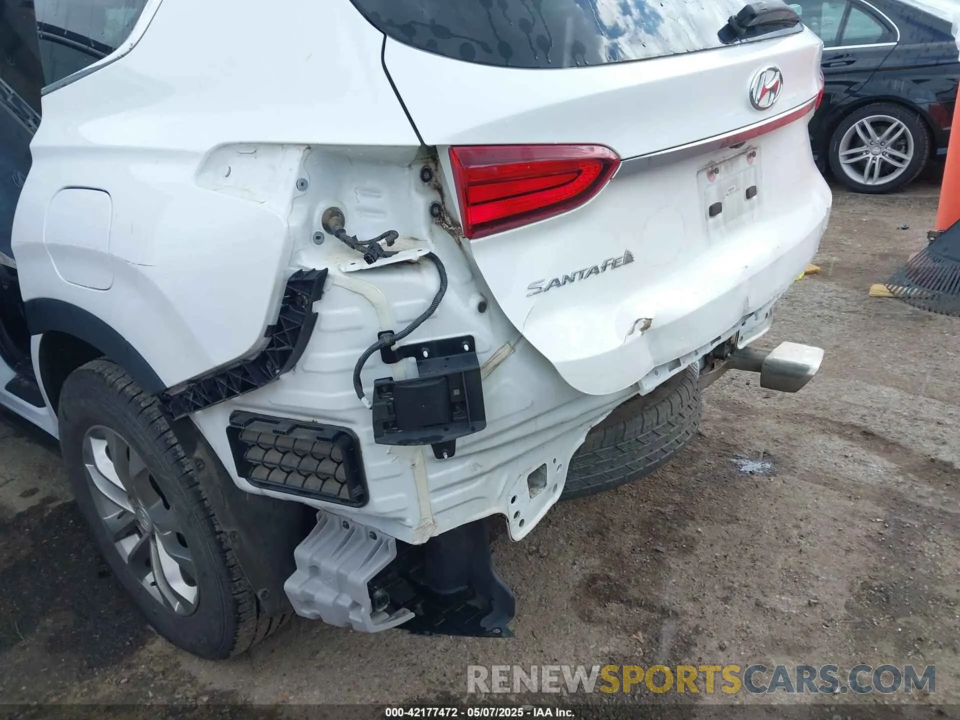 21 Photograph of a damaged car 5NMS23AD7KH110388 HYUNDAI SANTA FE 2019