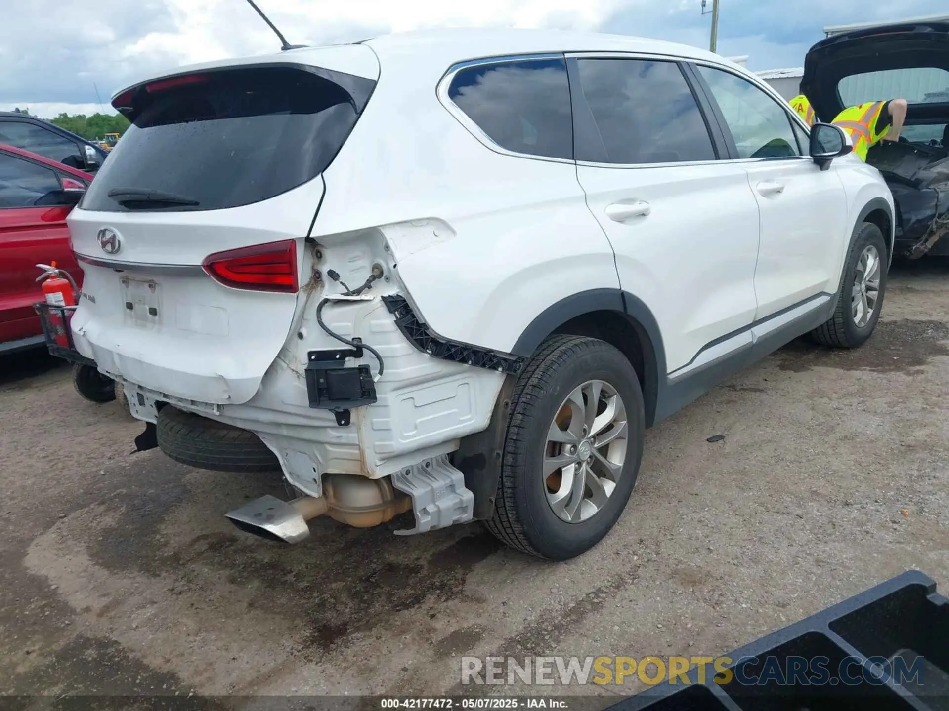4 Photograph of a damaged car 5NMS23AD7KH110388 HYUNDAI SANTA FE 2019