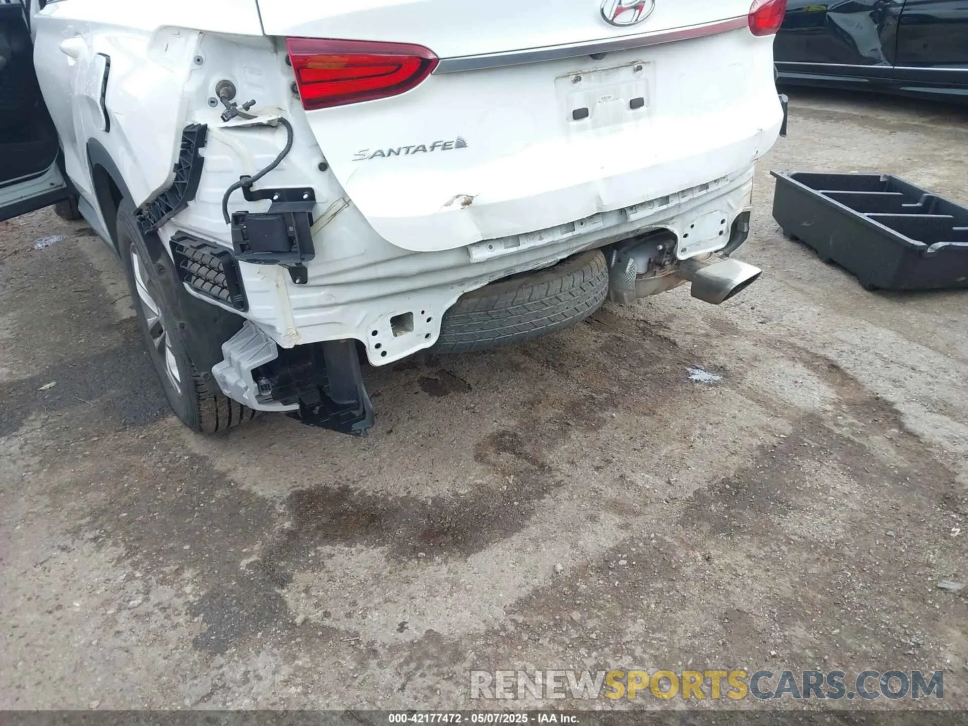 6 Photograph of a damaged car 5NMS23AD7KH110388 HYUNDAI SANTA FE 2019