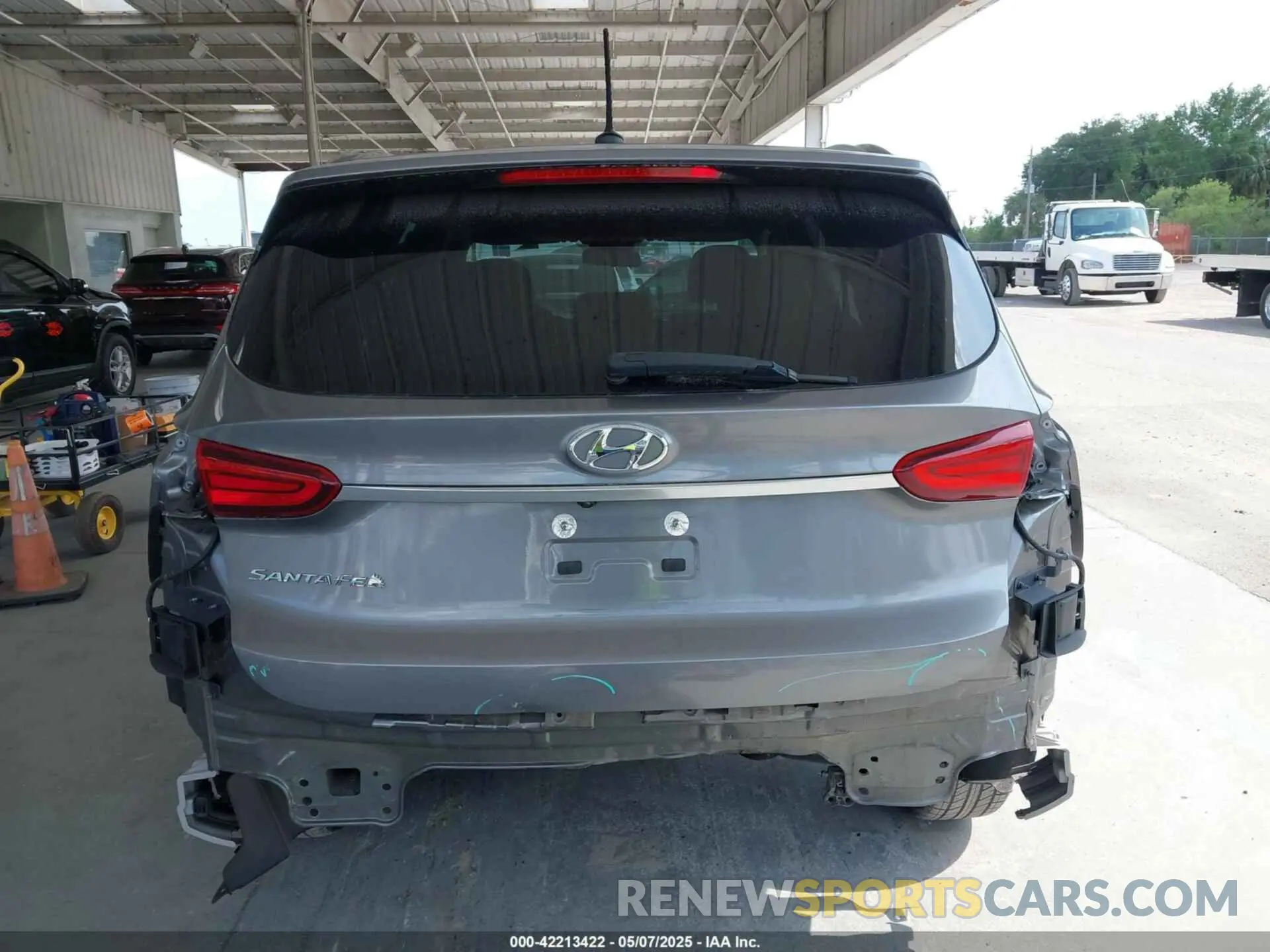 17 Photograph of a damaged car 5NMS23AD8KH043803 HYUNDAI SANTA FE 2019