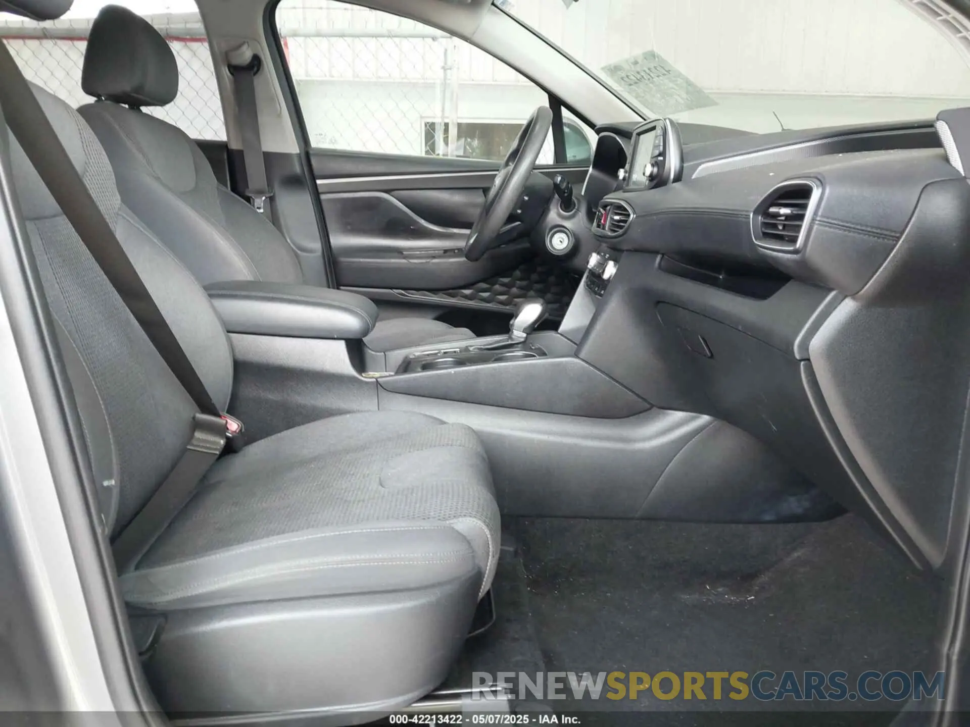 5 Photograph of a damaged car 5NMS23AD8KH043803 HYUNDAI SANTA FE 2019
