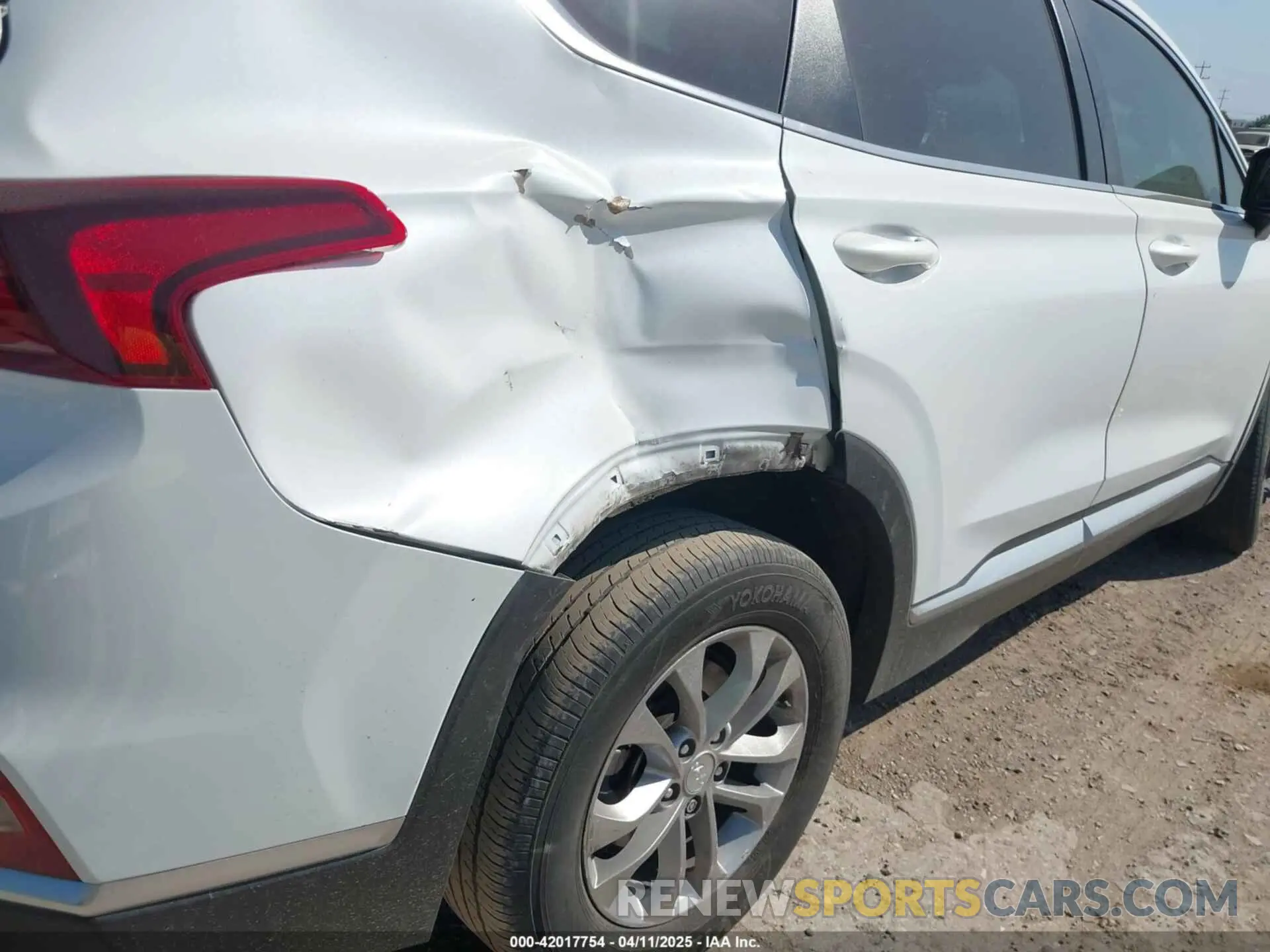 16 Photograph of a damaged car 5NMS23AD8KH051223 HYUNDAI SANTA FE 2019