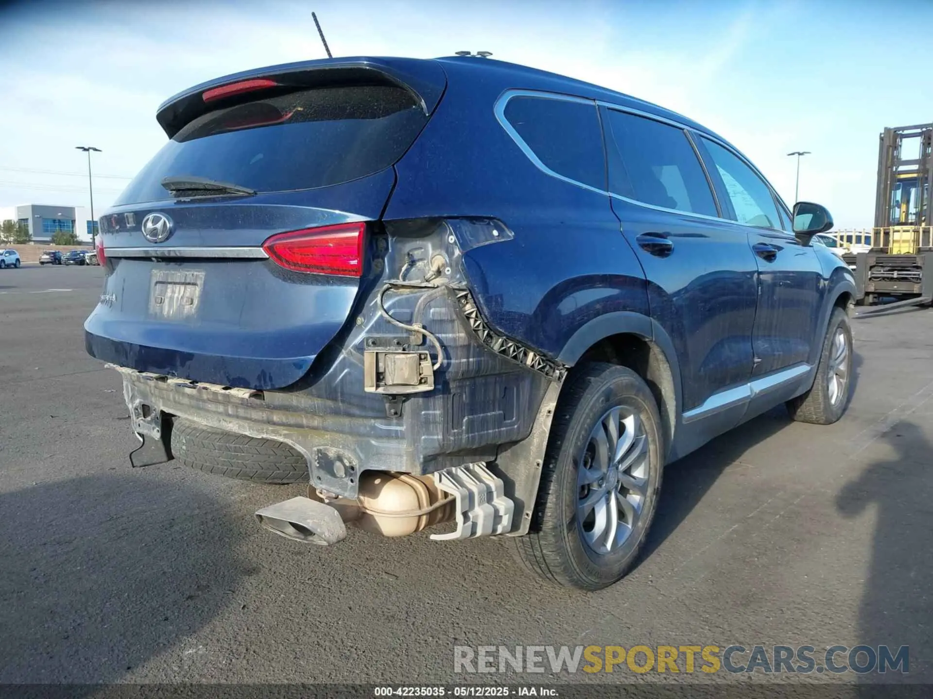 4 Photograph of a damaged car 5NMS23AD8KH096209 HYUNDAI SANTA FE 2019