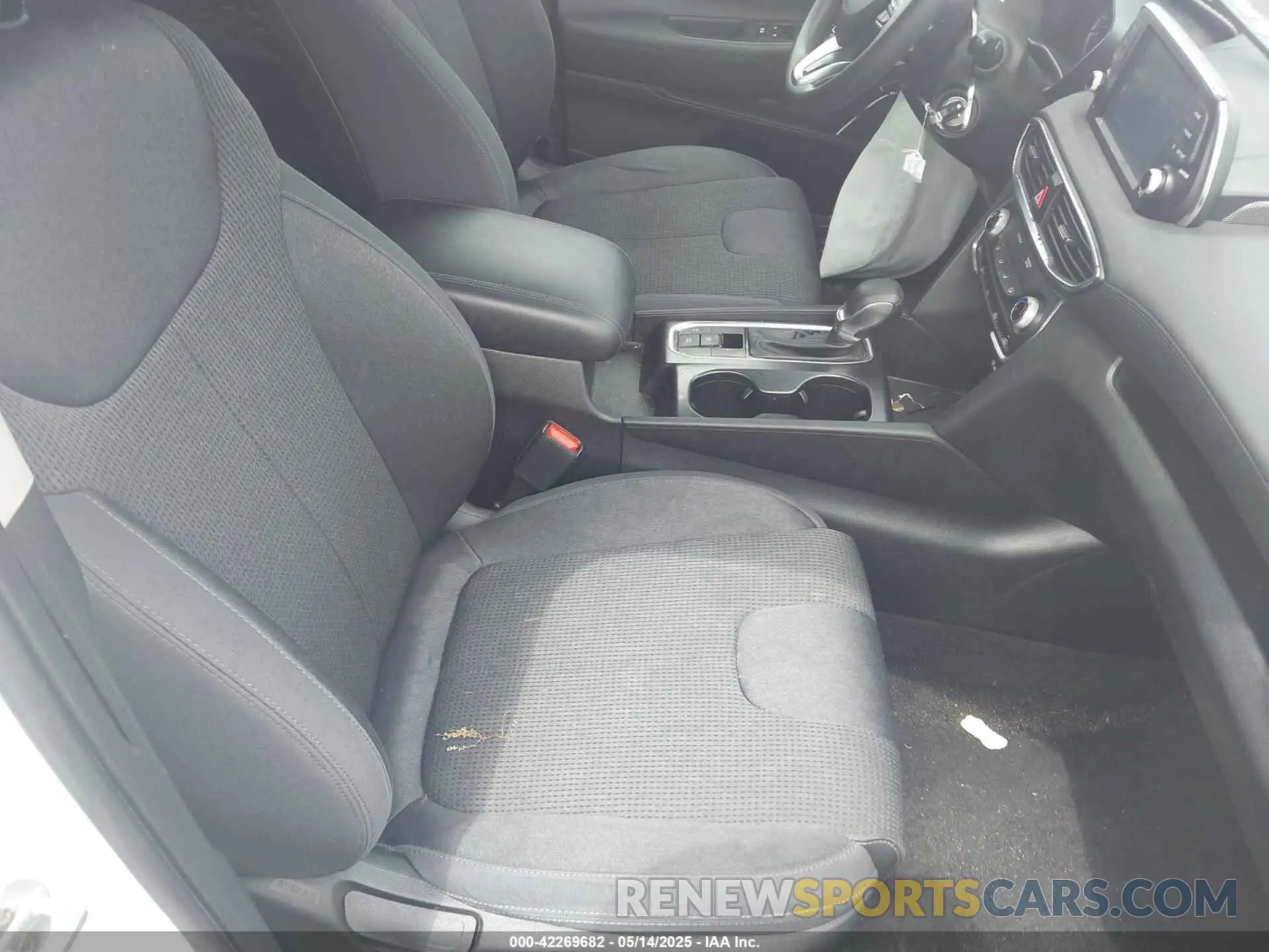5 Photograph of a damaged car 5NMS23AD8KH102090 HYUNDAI SANTA FE 2019