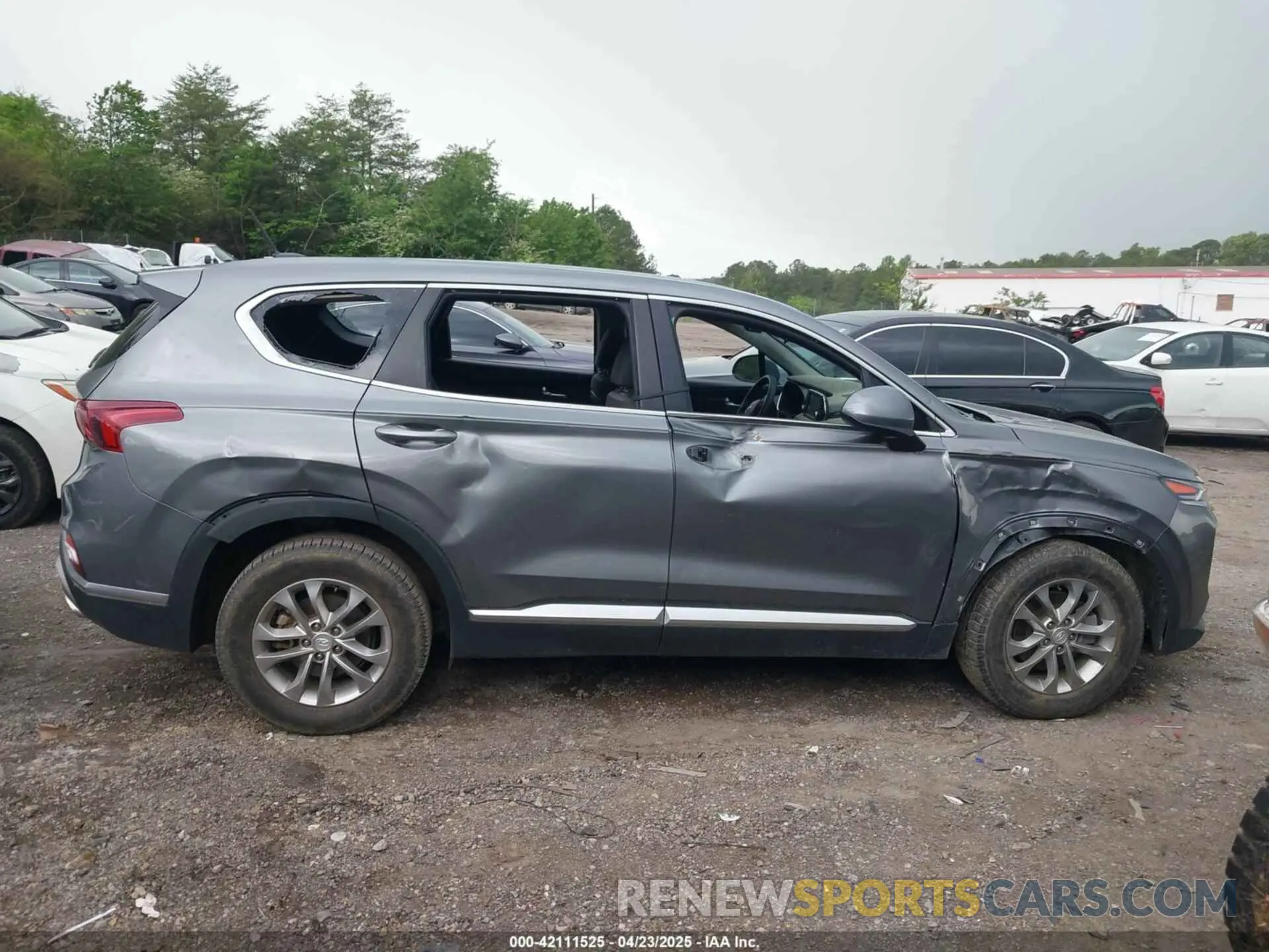 13 Photograph of a damaged car 5NMS23AD8KH126387 HYUNDAI SANTA FE 2019