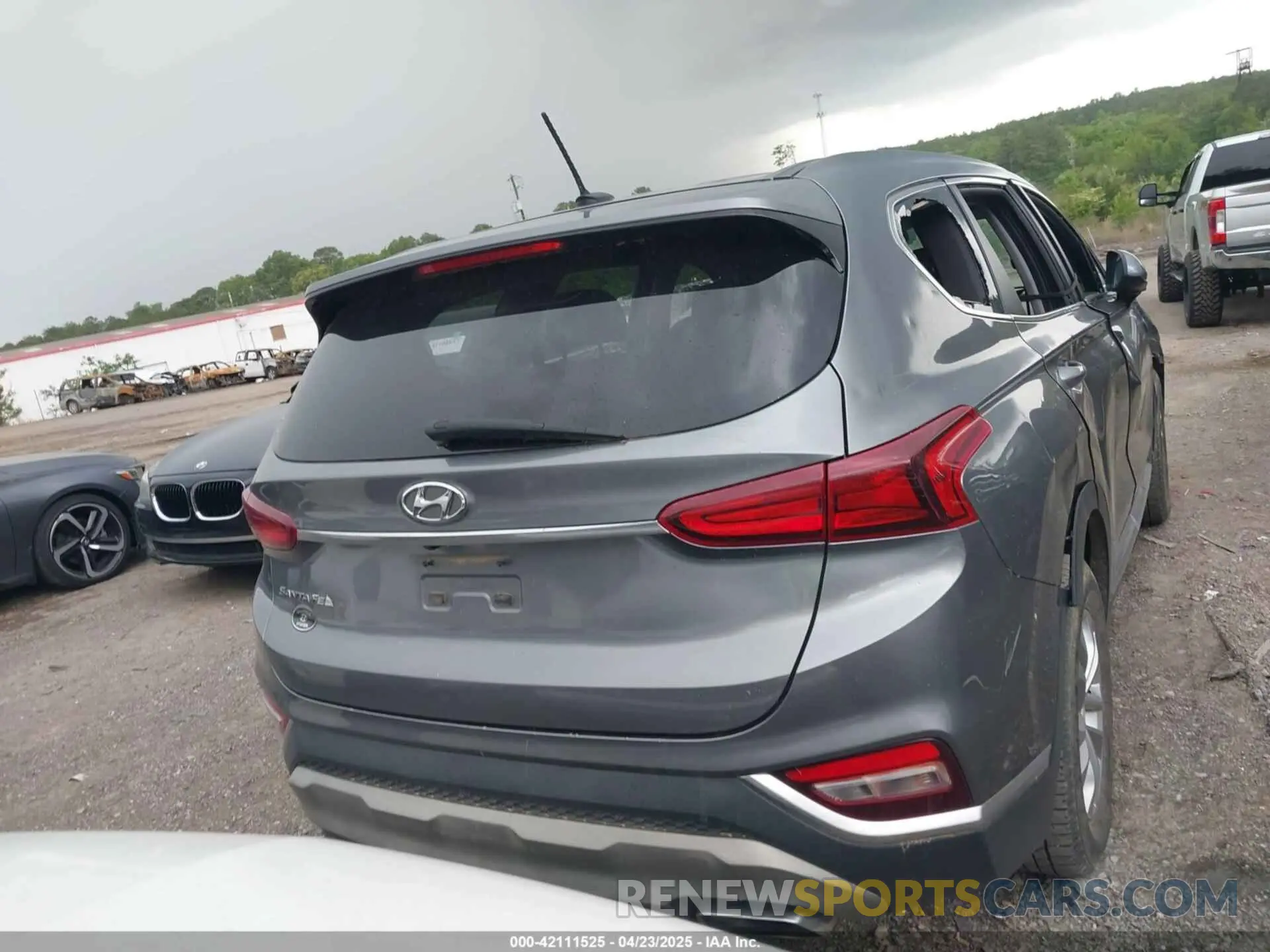 16 Photograph of a damaged car 5NMS23AD8KH126387 HYUNDAI SANTA FE 2019