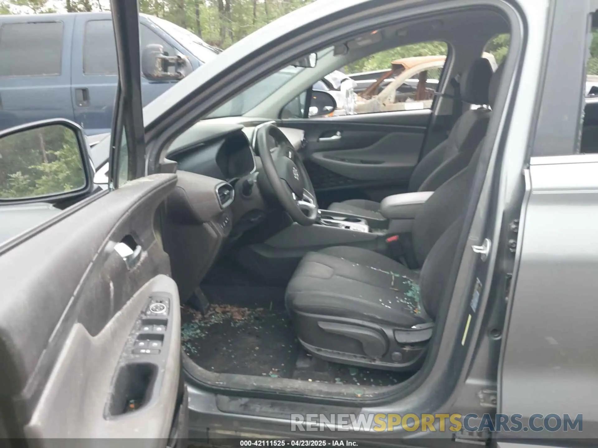 5 Photograph of a damaged car 5NMS23AD8KH126387 HYUNDAI SANTA FE 2019
