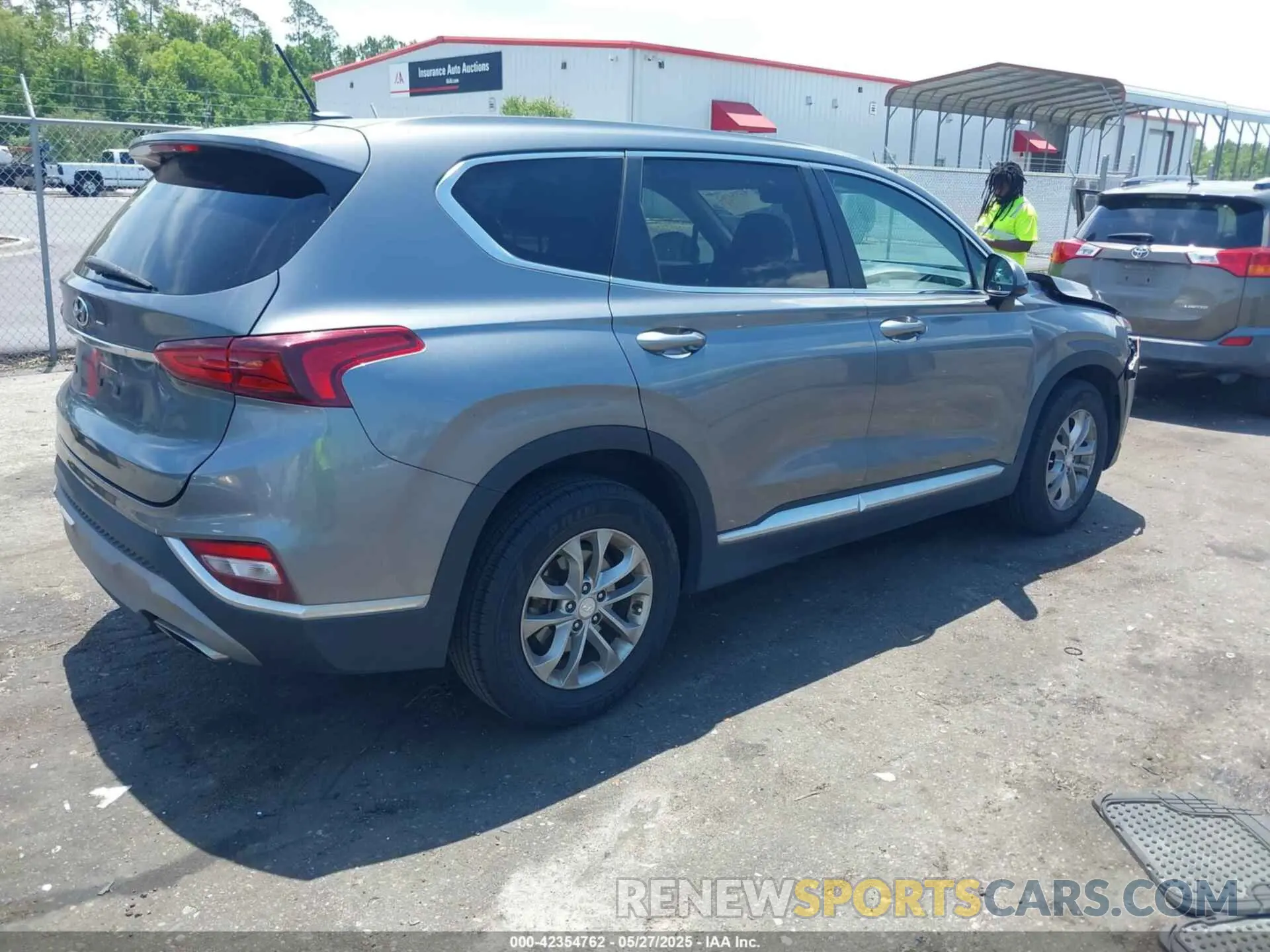 4 Photograph of a damaged car 5NMS23AD9KH085266 HYUNDAI SANTA FE 2019
