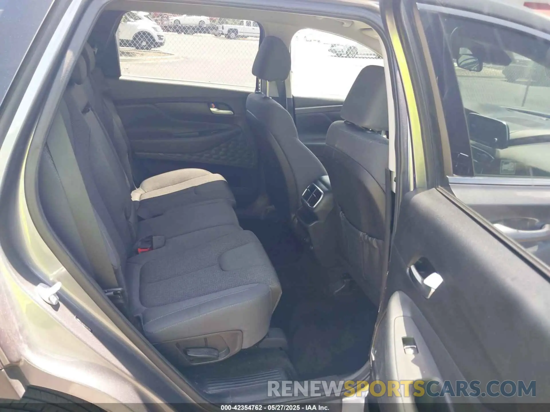 8 Photograph of a damaged car 5NMS23AD9KH085266 HYUNDAI SANTA FE 2019