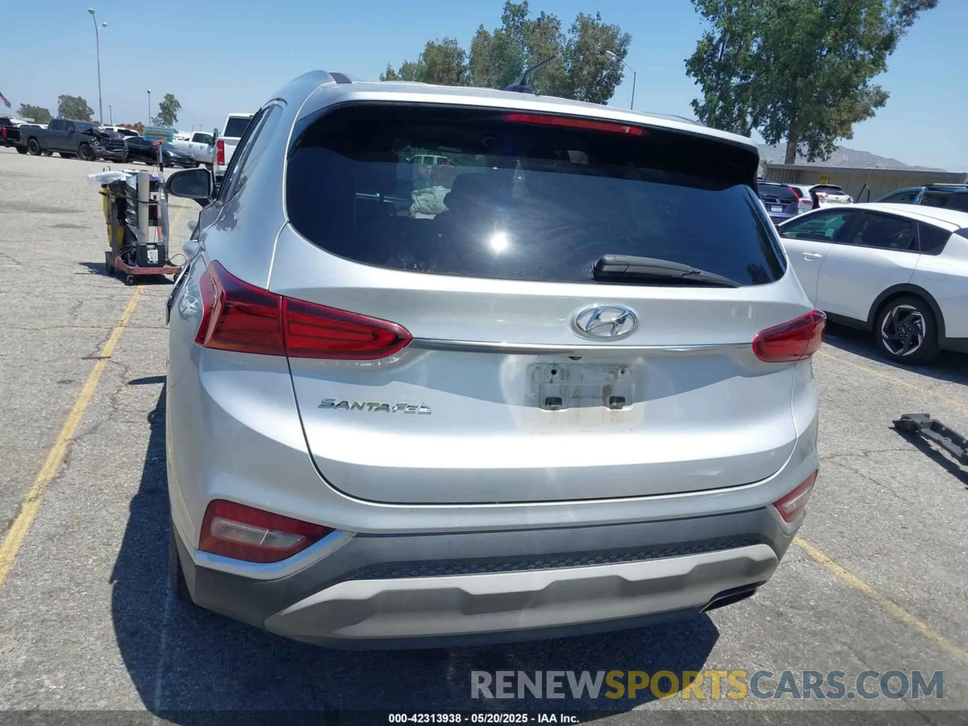 17 Photograph of a damaged car 5NMS23ADXKH000872 HYUNDAI SANTA FE 2019
