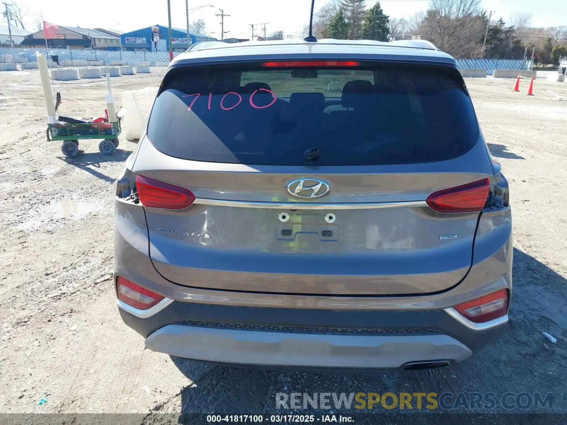 17 Photograph of a damaged car 5NMS2CAD0KH117649 HYUNDAI SANTA FE 2019