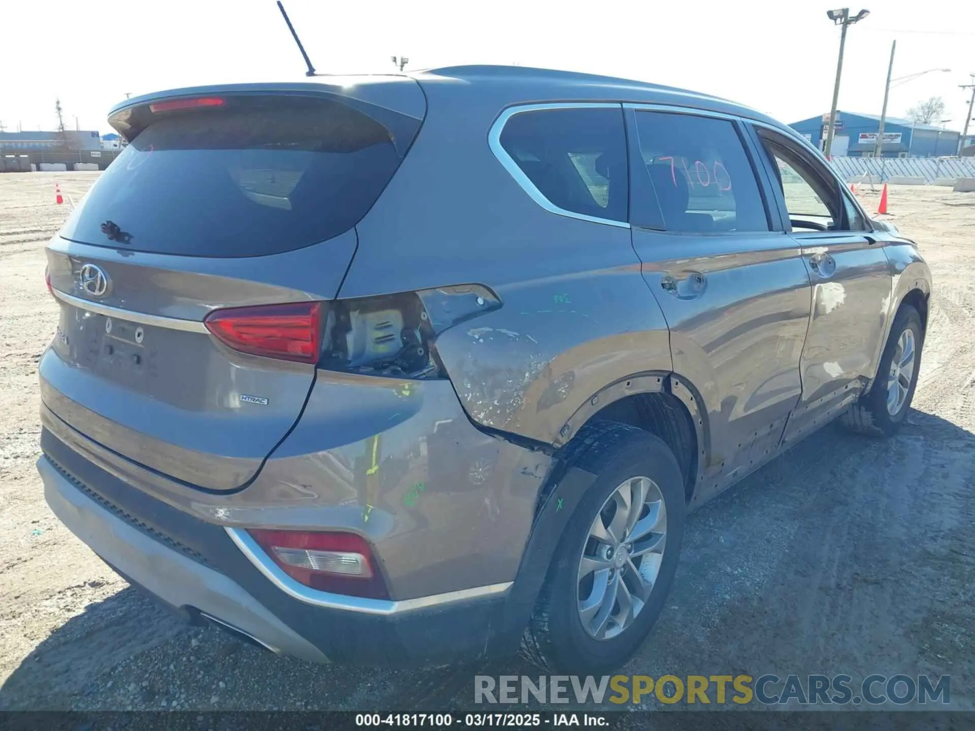 4 Photograph of a damaged car 5NMS2CAD0KH117649 HYUNDAI SANTA FE 2019