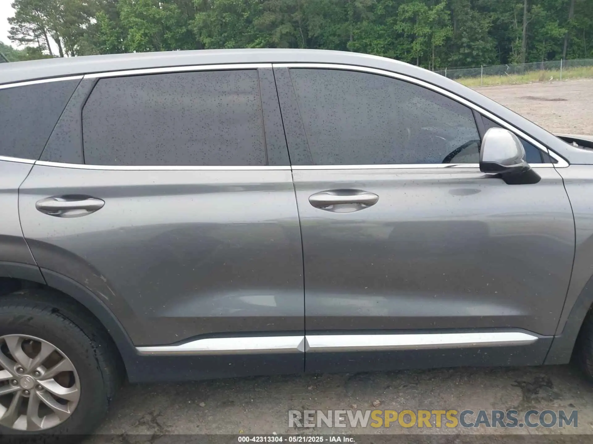 13 Photograph of a damaged car 5NMS2CAD0KH118011 HYUNDAI SANTA FE 2019
