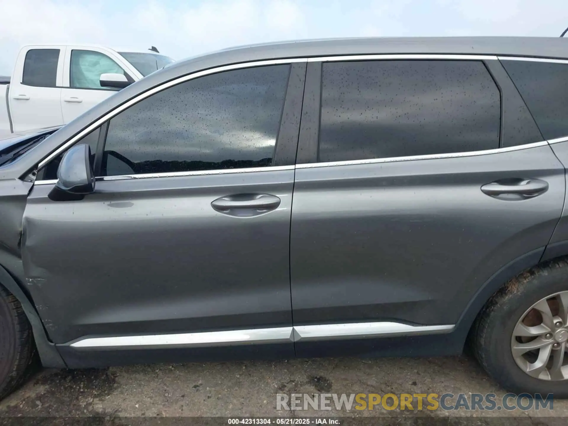 14 Photograph of a damaged car 5NMS2CAD0KH118011 HYUNDAI SANTA FE 2019