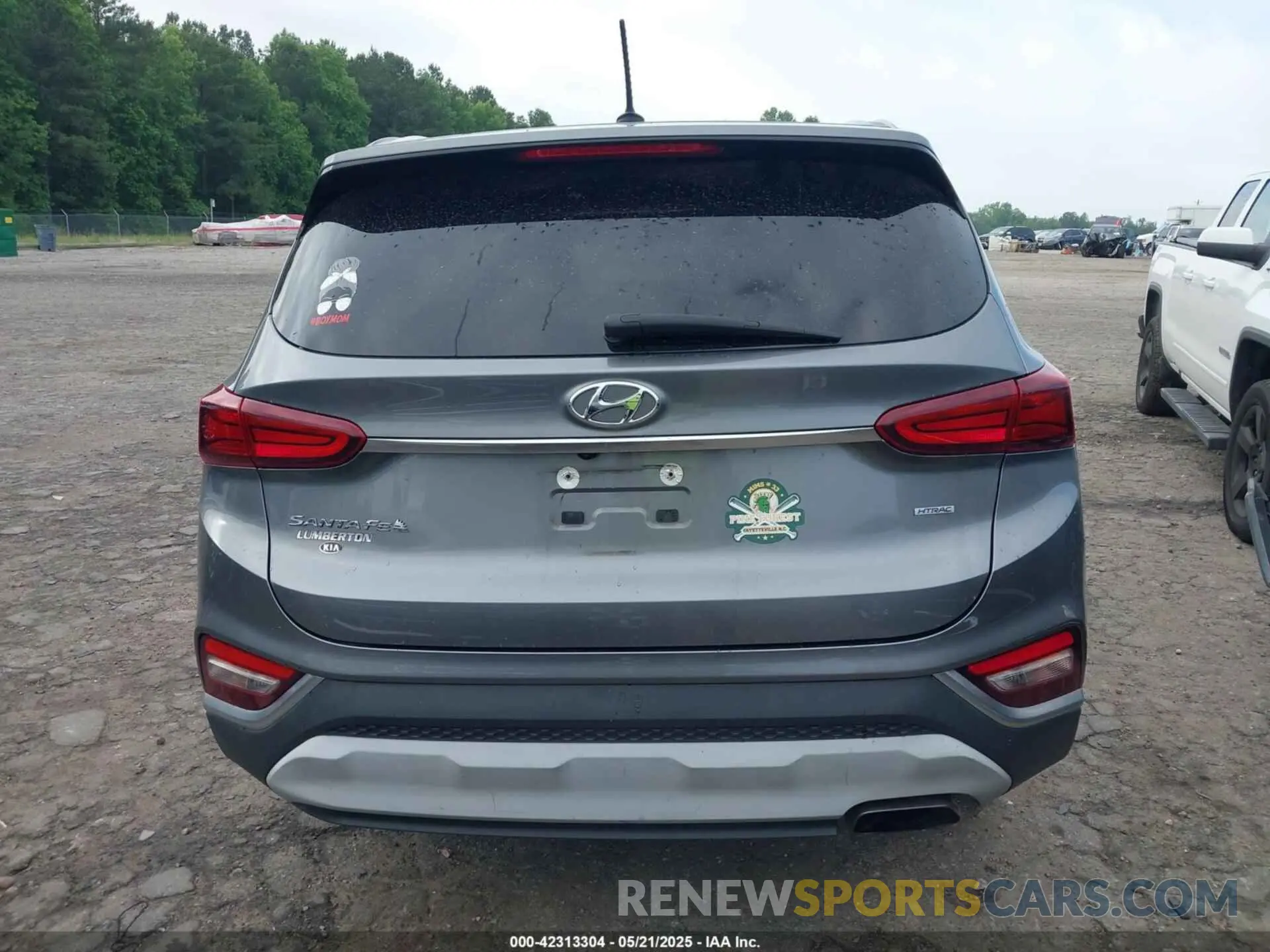 16 Photograph of a damaged car 5NMS2CAD0KH118011 HYUNDAI SANTA FE 2019