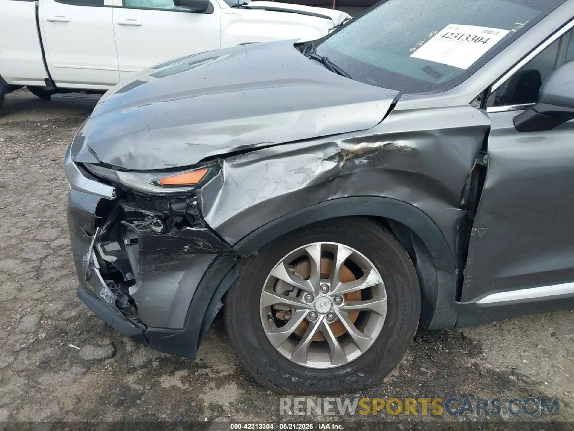 6 Photograph of a damaged car 5NMS2CAD0KH118011 HYUNDAI SANTA FE 2019