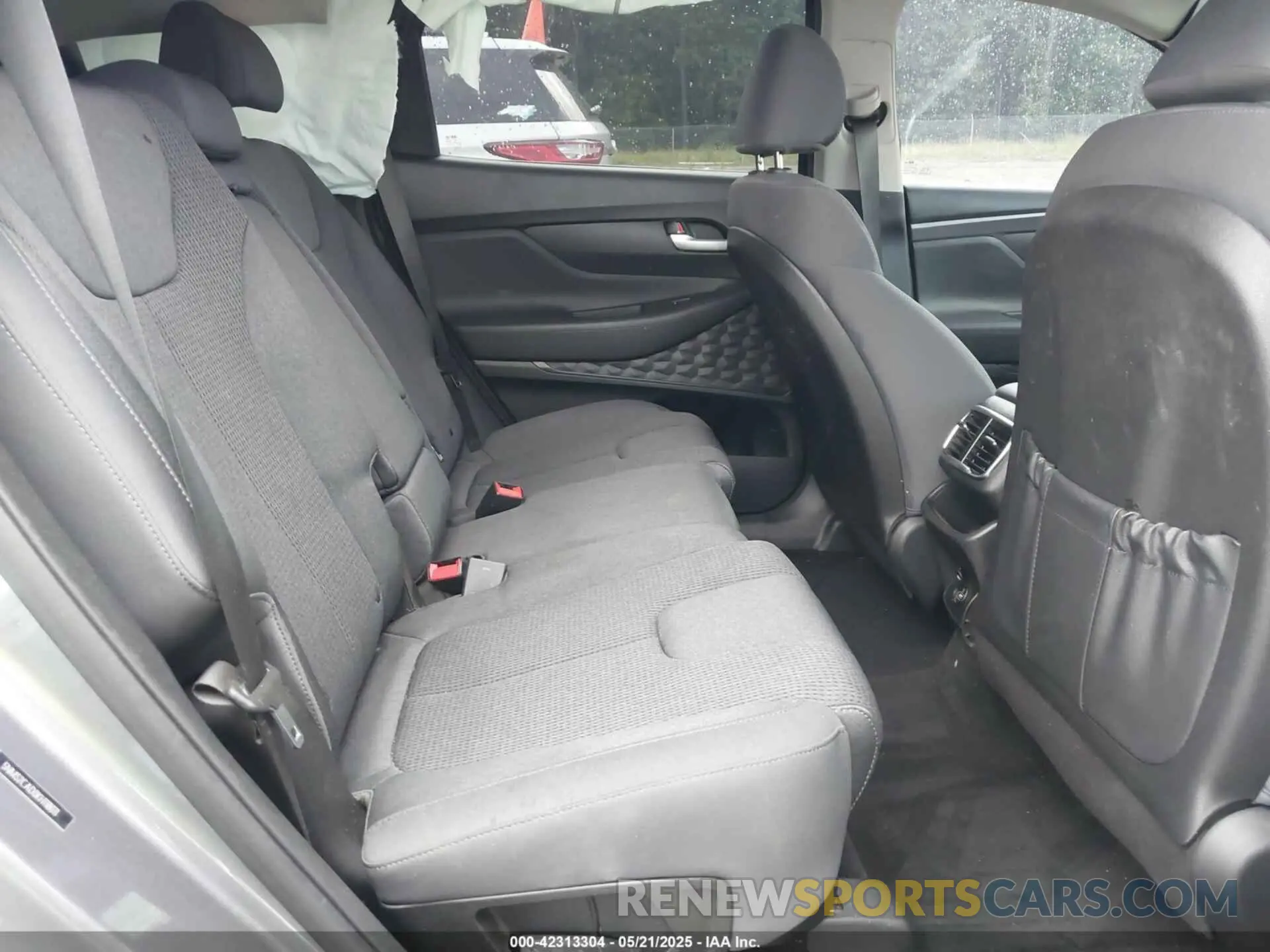 8 Photograph of a damaged car 5NMS2CAD0KH118011 HYUNDAI SANTA FE 2019