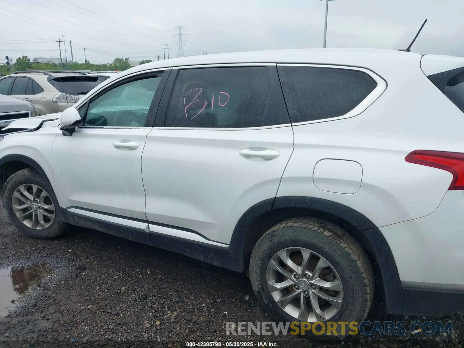13 Photograph of a damaged car 5NMS2CAD1KH032805 HYUNDAI SANTA FE 2019