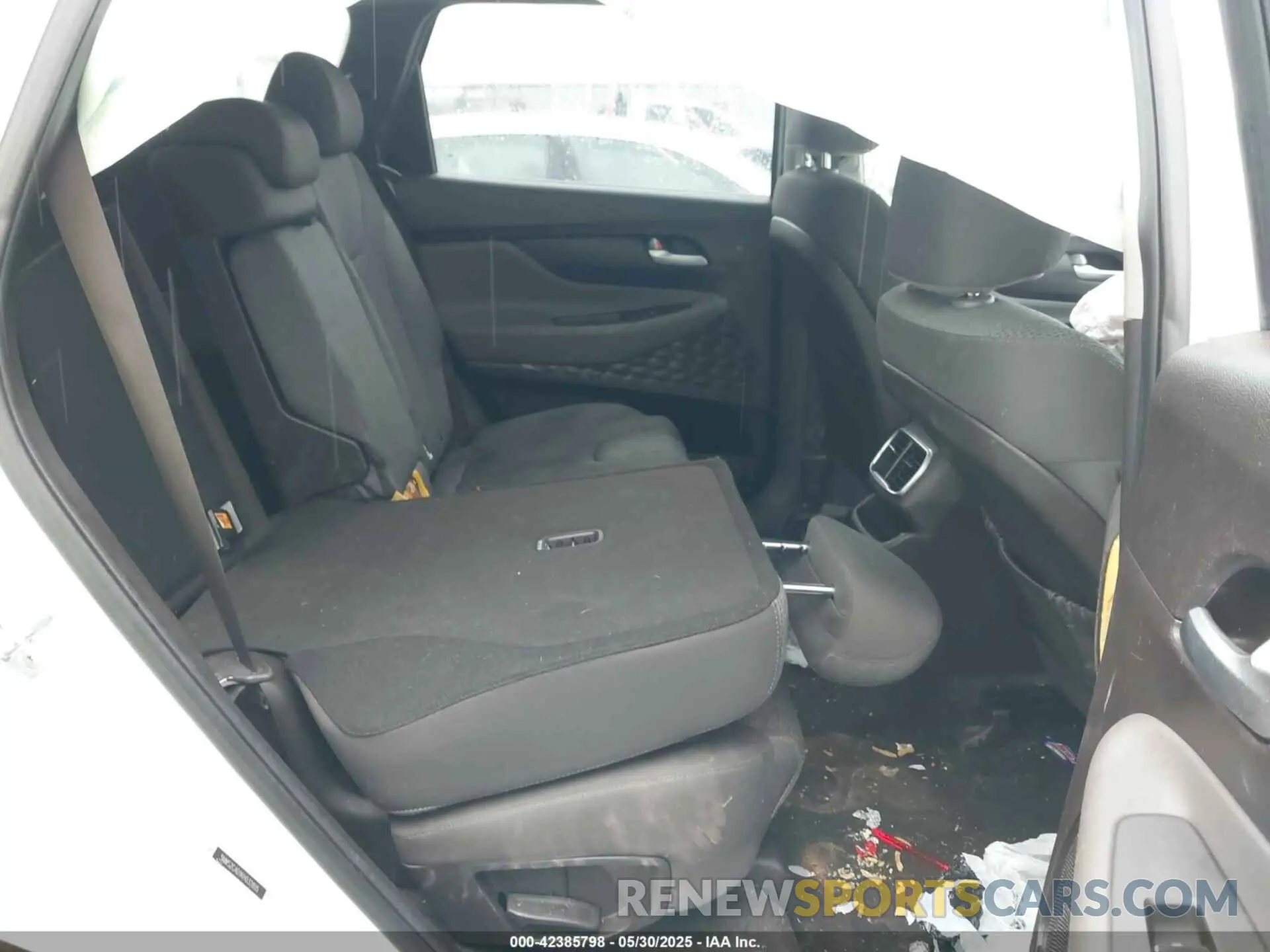 8 Photograph of a damaged car 5NMS2CAD1KH032805 HYUNDAI SANTA FE 2019