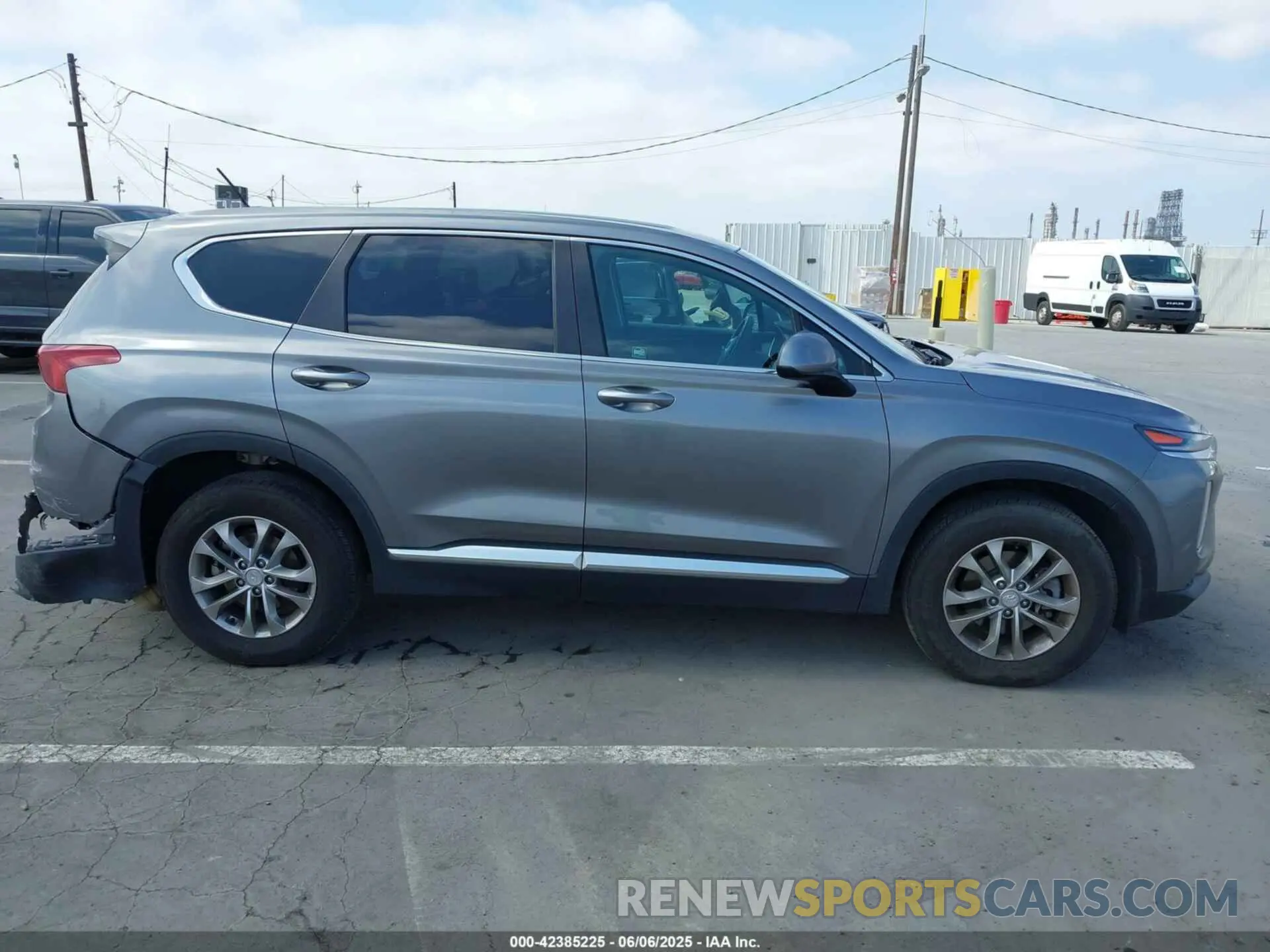 13 Photograph of a damaged car 5NMS2CAD1KH097198 HYUNDAI SANTA FE 2019