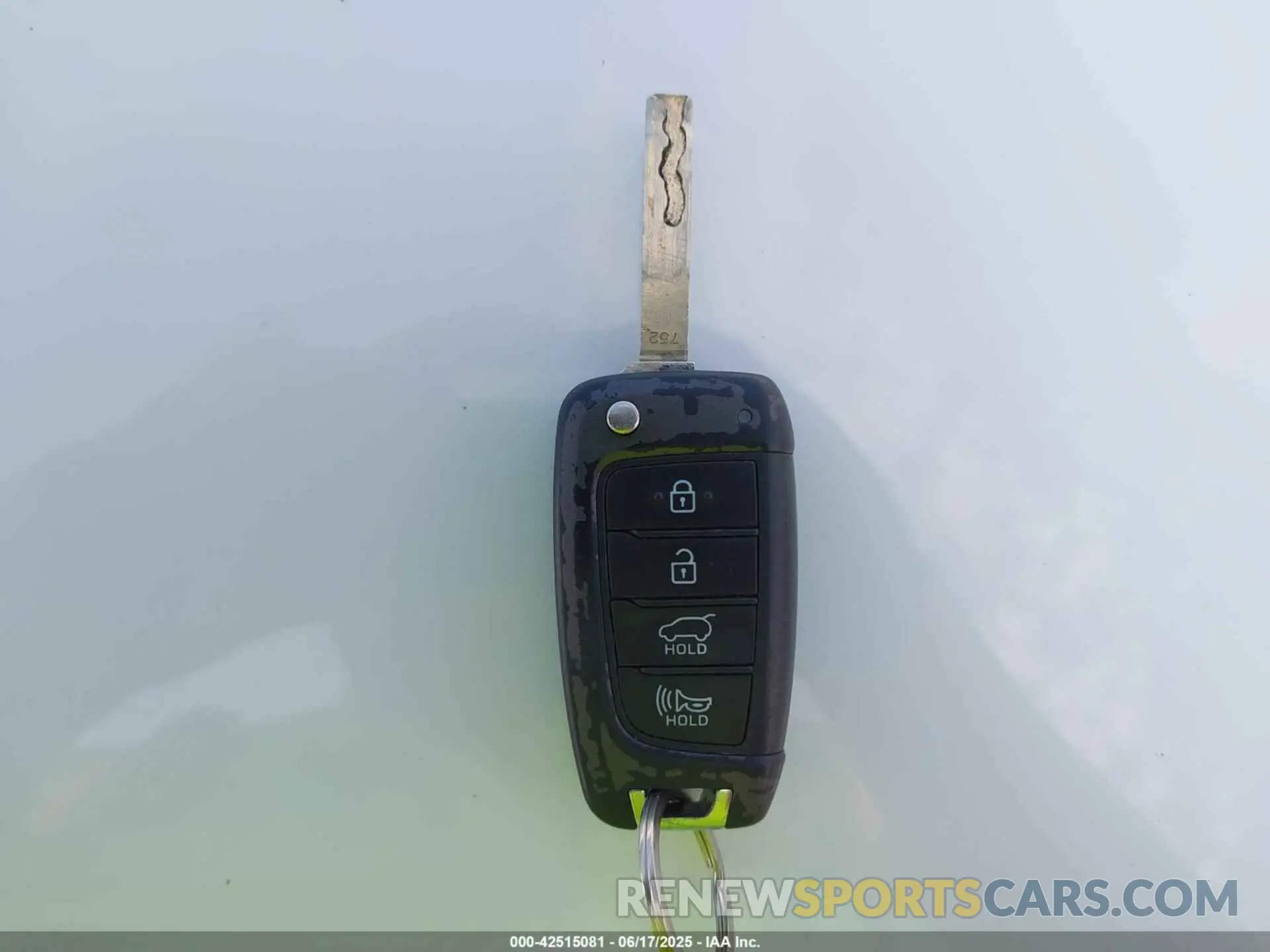 11 Photograph of a damaged car 5NMS2CAD1KH121306 HYUNDAI SANTA FE 2019