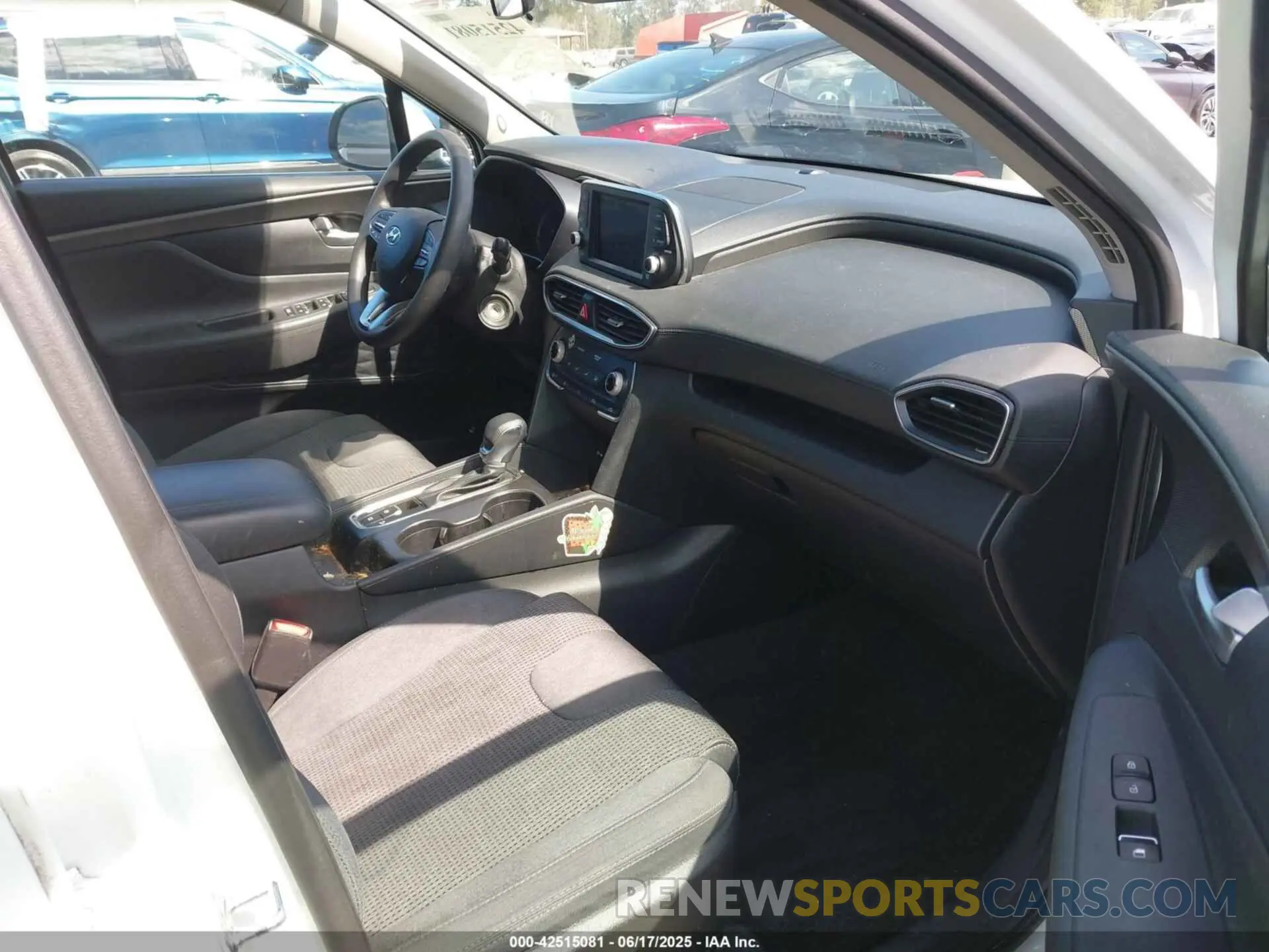 5 Photograph of a damaged car 5NMS2CAD1KH121306 HYUNDAI SANTA FE 2019