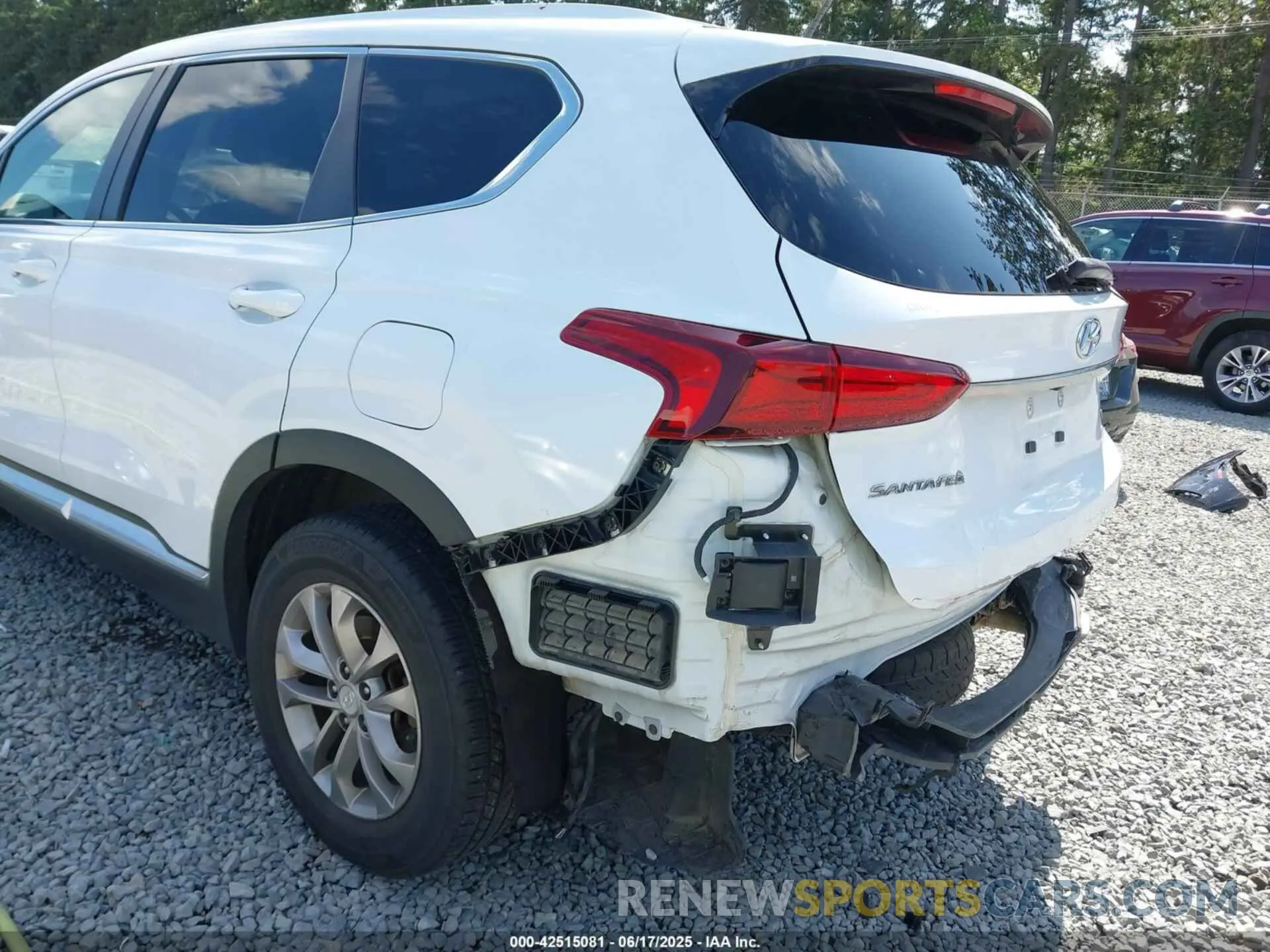 6 Photograph of a damaged car 5NMS2CAD1KH121306 HYUNDAI SANTA FE 2019