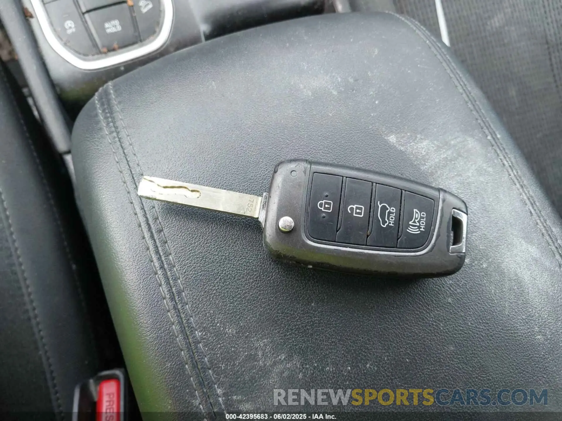 11 Photograph of a damaged car 5NMS2CAD2KH058961 HYUNDAI SANTA FE 2019