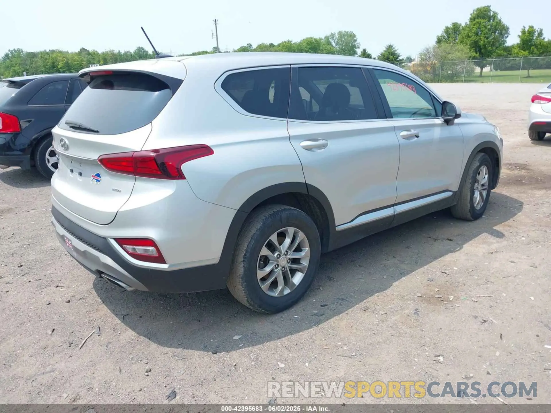 4 Photograph of a damaged car 5NMS2CAD2KH058961 HYUNDAI SANTA FE 2019