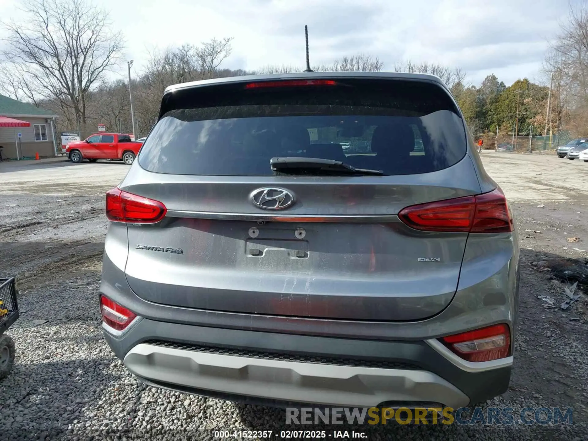 17 Photograph of a damaged car 5NMS2CAD2KH084511 HYUNDAI SANTA FE 2019