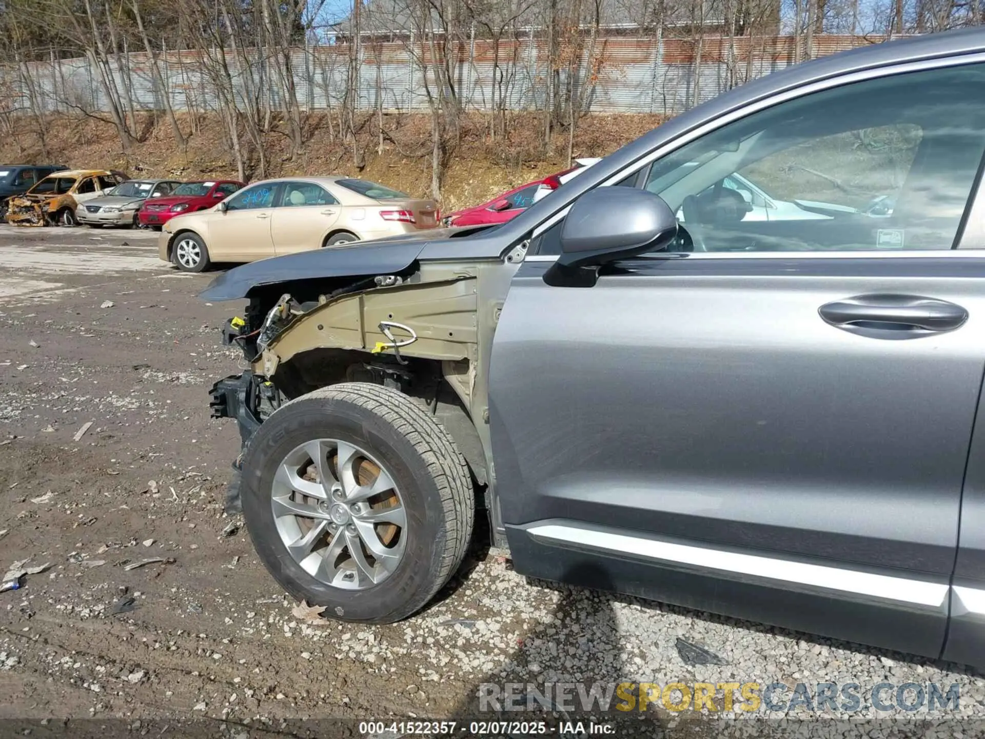 18 Photograph of a damaged car 5NMS2CAD2KH084511 HYUNDAI SANTA FE 2019