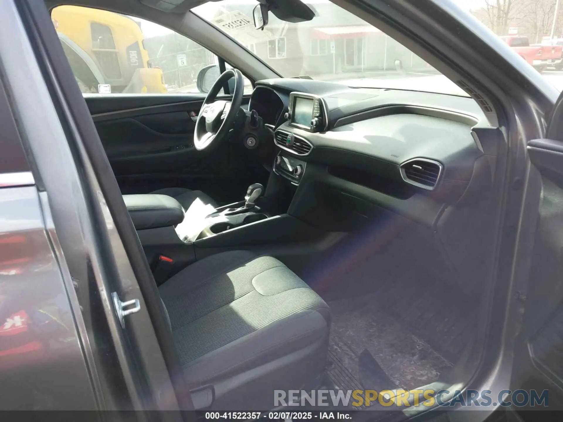5 Photograph of a damaged car 5NMS2CAD2KH084511 HYUNDAI SANTA FE 2019