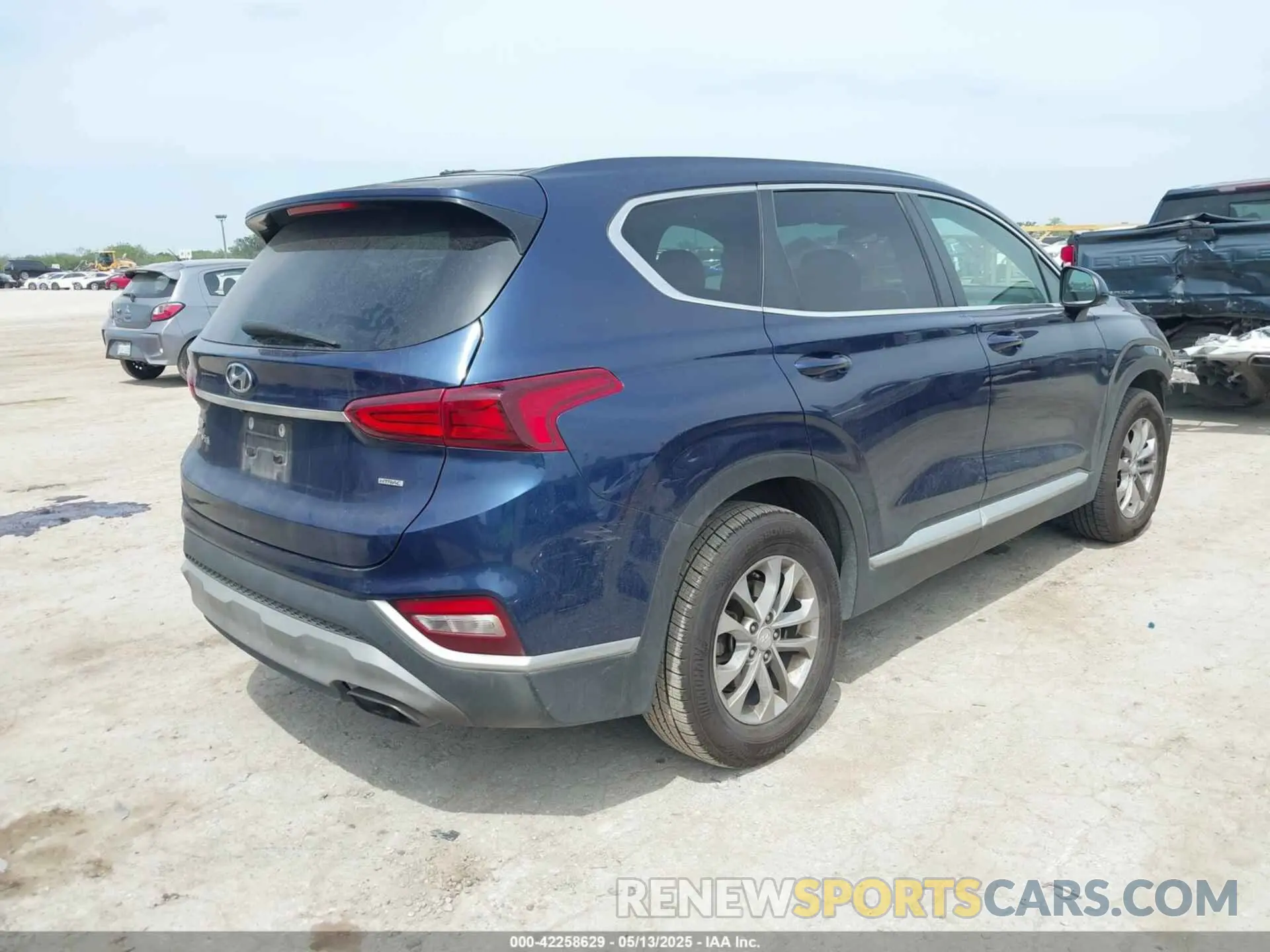 4 Photograph of a damaged car 5NMS2CAD3KH029811 HYUNDAI SANTA FE 2019
