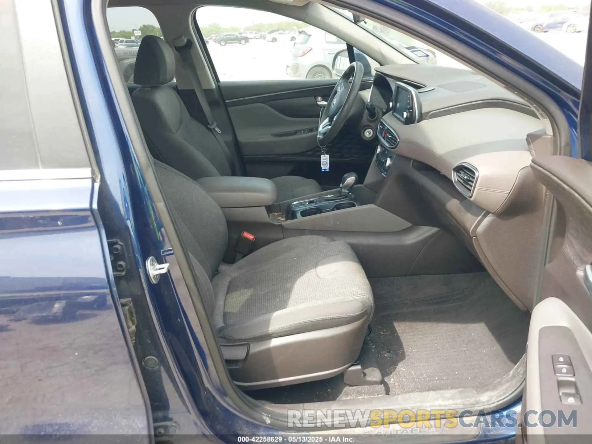 5 Photograph of a damaged car 5NMS2CAD3KH029811 HYUNDAI SANTA FE 2019