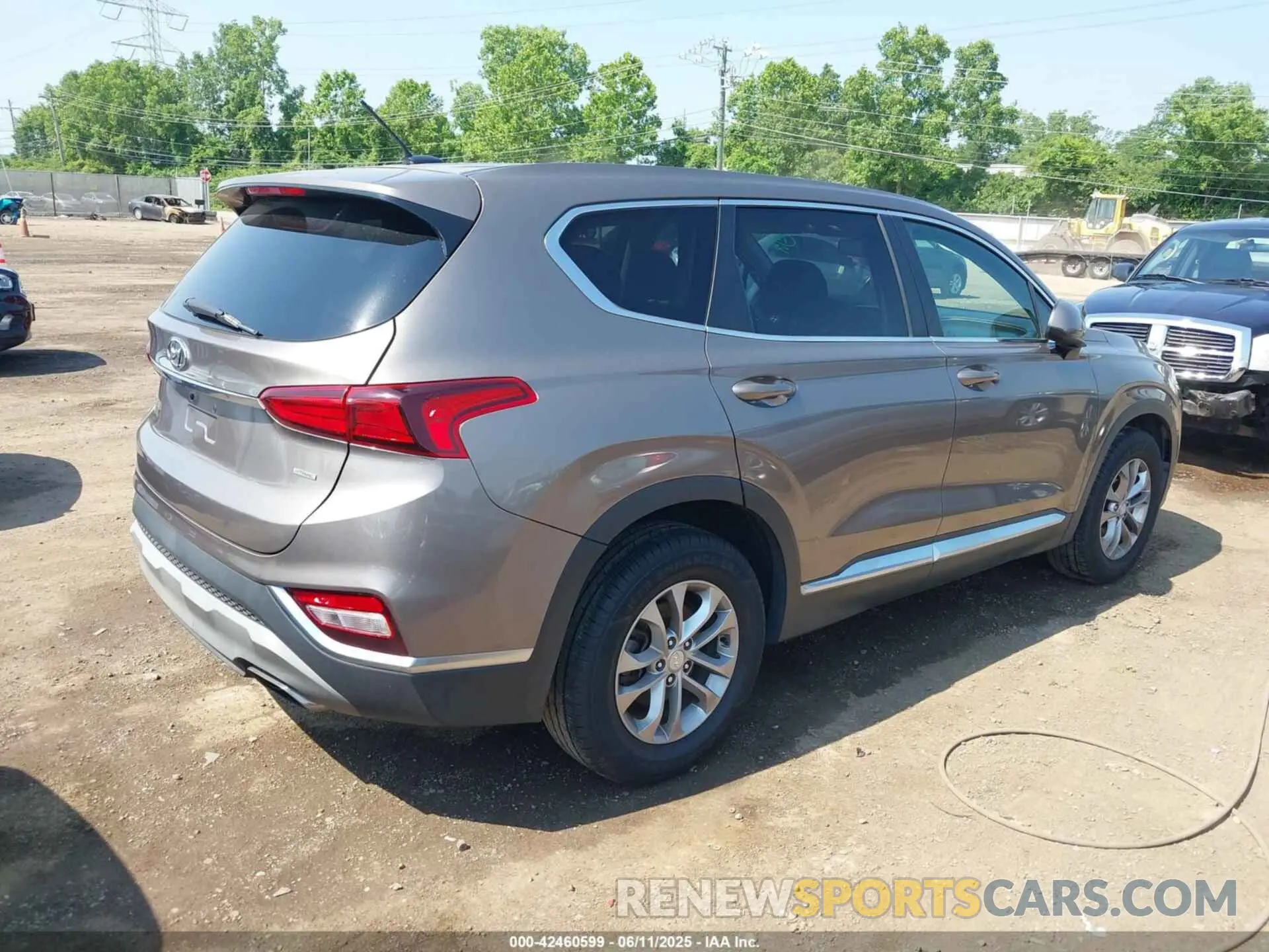 4 Photograph of a damaged car 5NMS2CAD6KH029852 HYUNDAI SANTA FE 2019