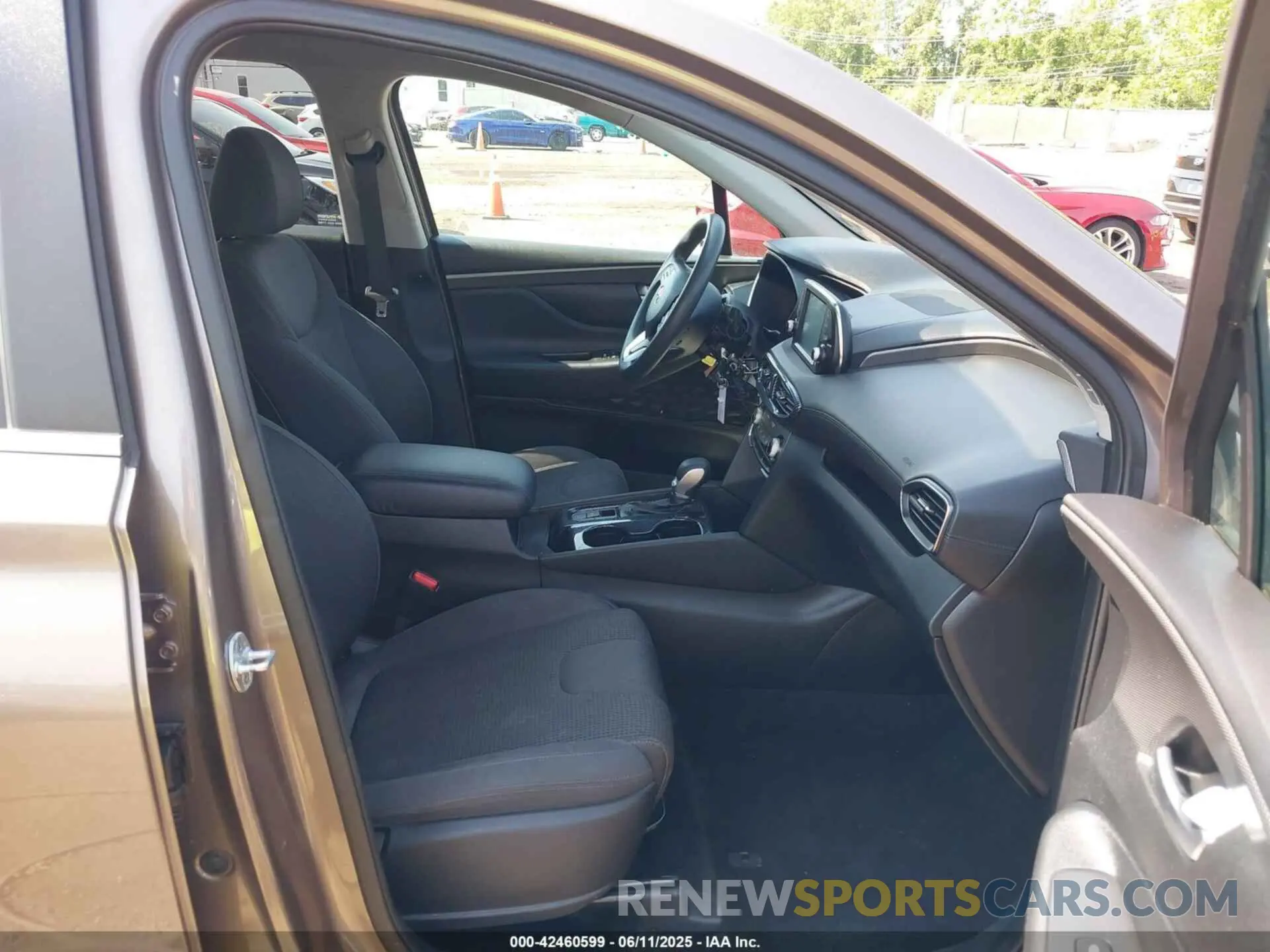 5 Photograph of a damaged car 5NMS2CAD6KH029852 HYUNDAI SANTA FE 2019