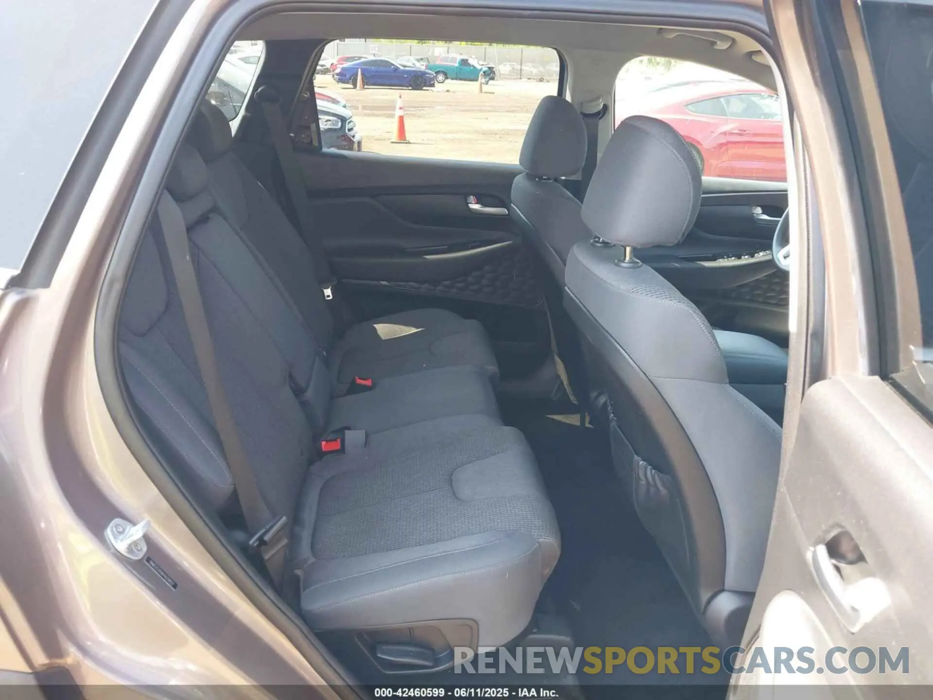 8 Photograph of a damaged car 5NMS2CAD6KH029852 HYUNDAI SANTA FE 2019