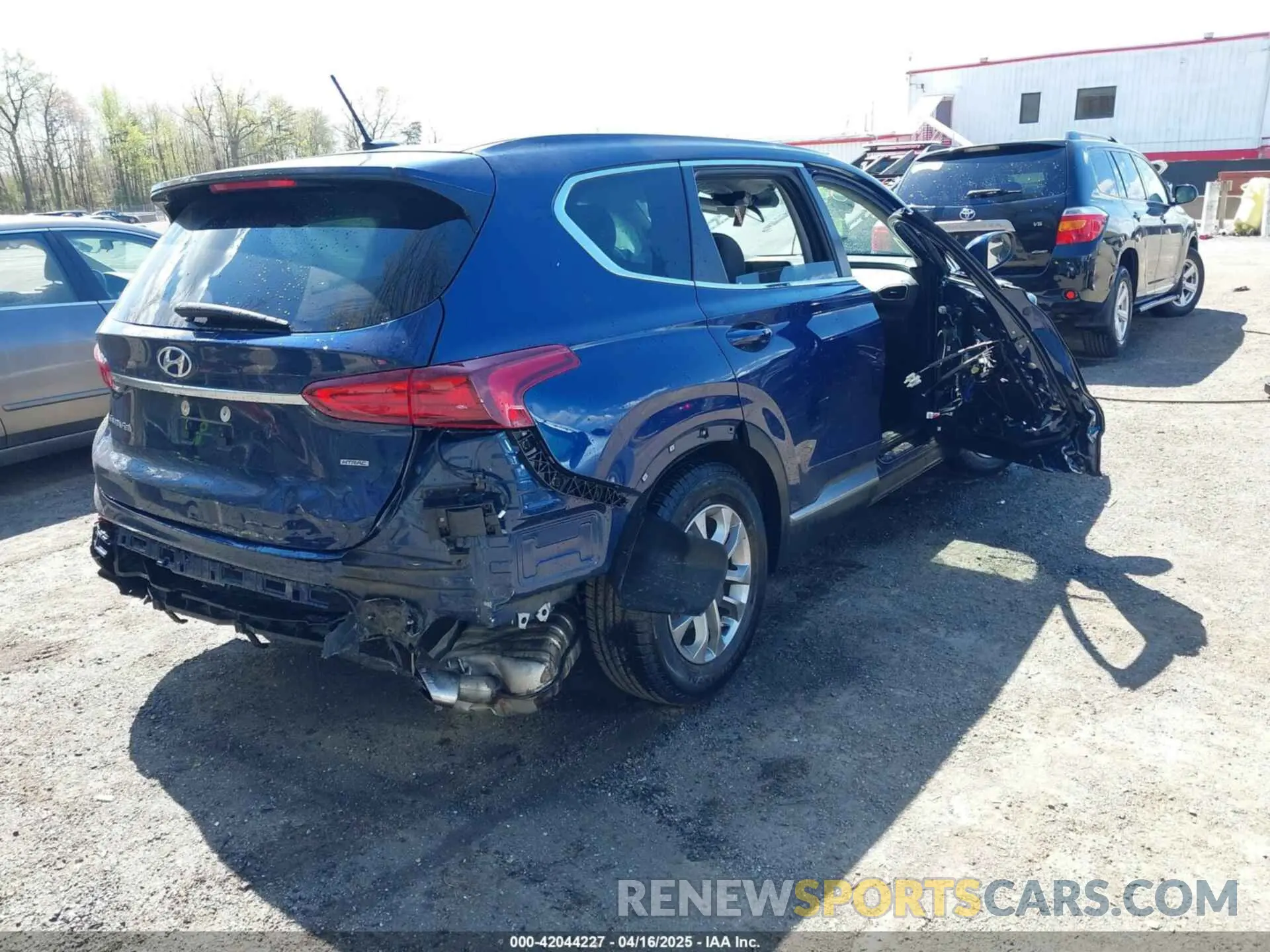 4 Photograph of a damaged car 5NMS2CAD6KH108146 HYUNDAI SANTA FE 2019