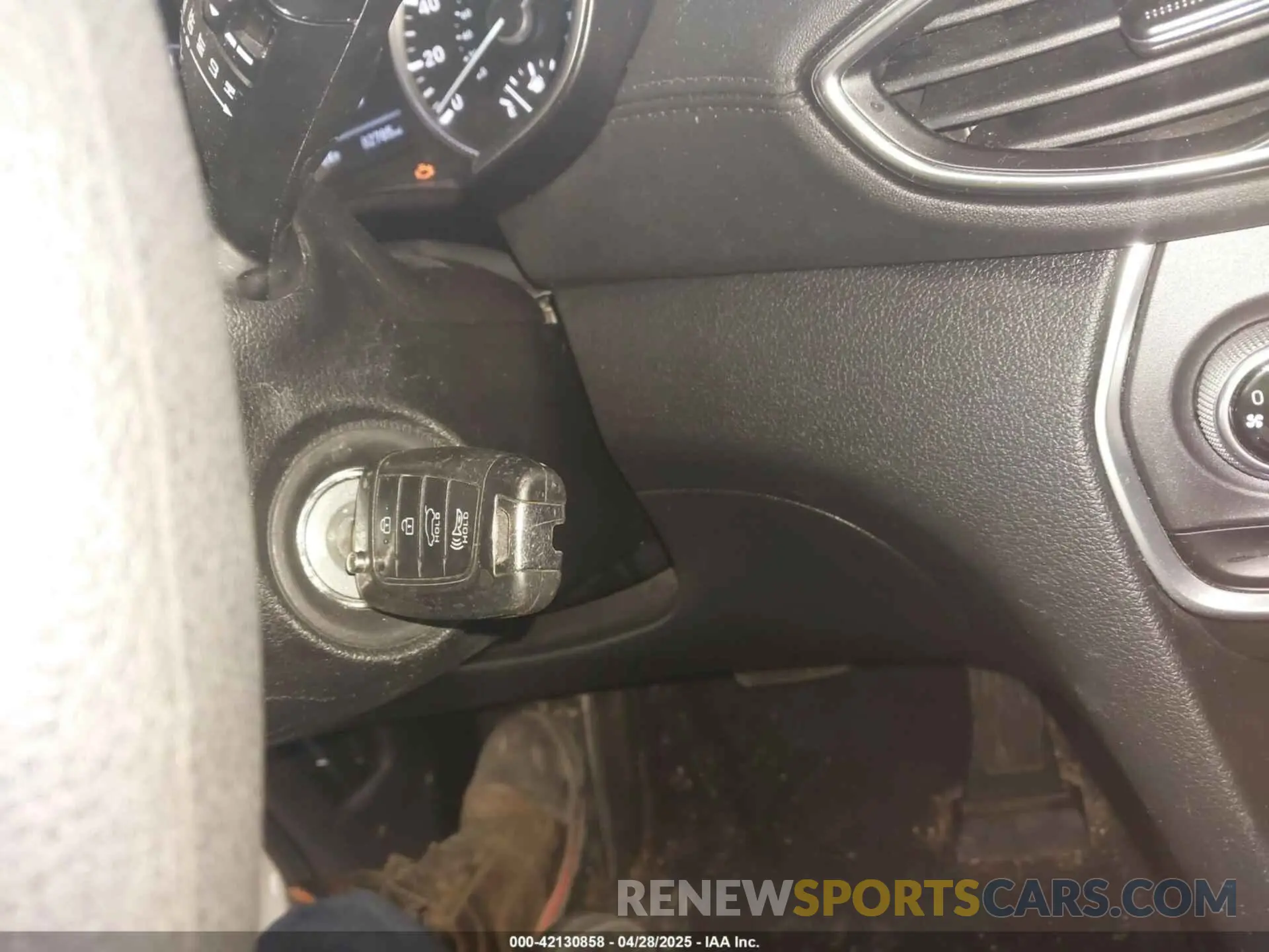 11 Photograph of a damaged car 5NMS2CAD6KH135413 HYUNDAI SANTA FE 2019