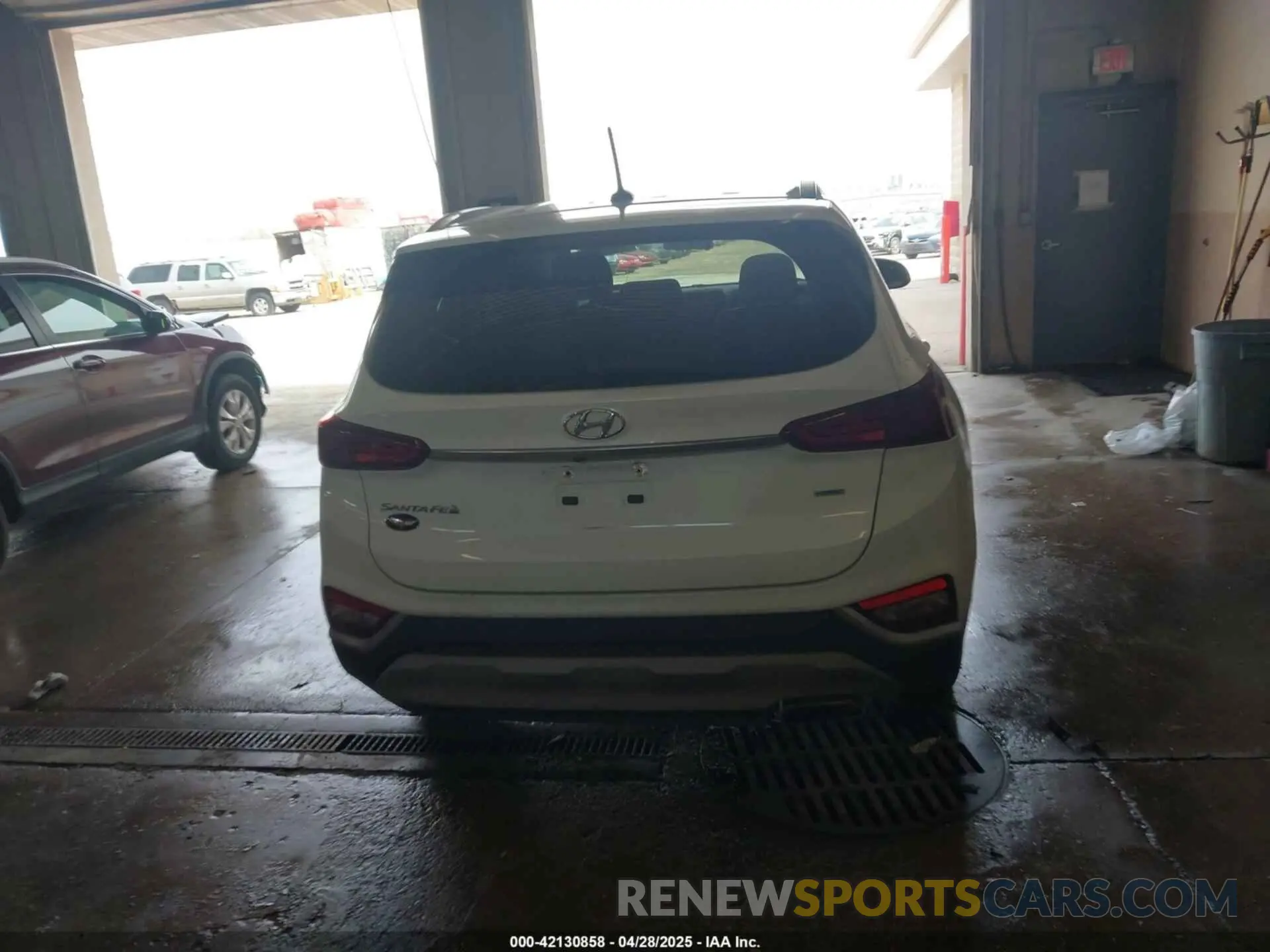 16 Photograph of a damaged car 5NMS2CAD6KH135413 HYUNDAI SANTA FE 2019