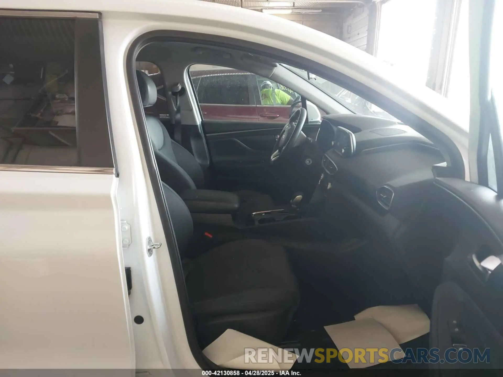 5 Photograph of a damaged car 5NMS2CAD6KH135413 HYUNDAI SANTA FE 2019
